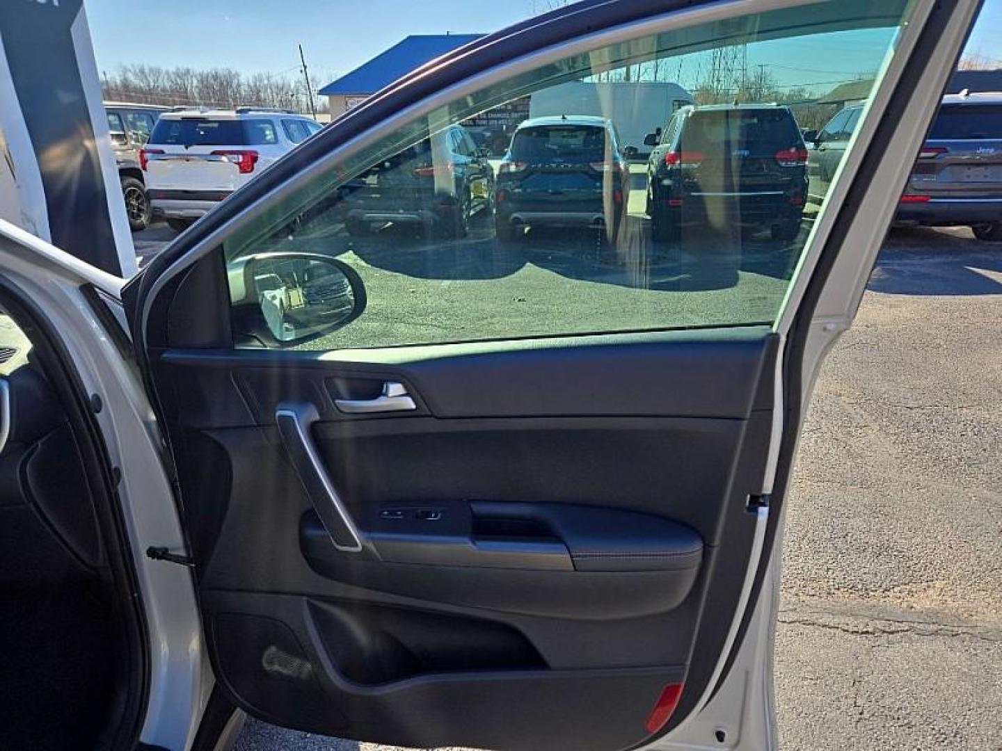 2019 SILVER /BLACK Kia Sportage LX FWD (KNDPM3AC6K7) with an 2.4L V6 DOHC 24V engine, 6A transmission, located at 3304 Woodville Road, Northwood, OH, 43619, (419) 210-8019, 41.612694, -83.480743 - Your #1 Destination for Auto Loans and mdash;No Matter Your Credit!At our dealership, we believe everyone deserves the opportunity to drive their dream car and mdash;whether you have good credit, bad credit, or no credit at all. With a wide selection of hundreds of cars, trucks, and SUVs, you'll fin - Photo#40