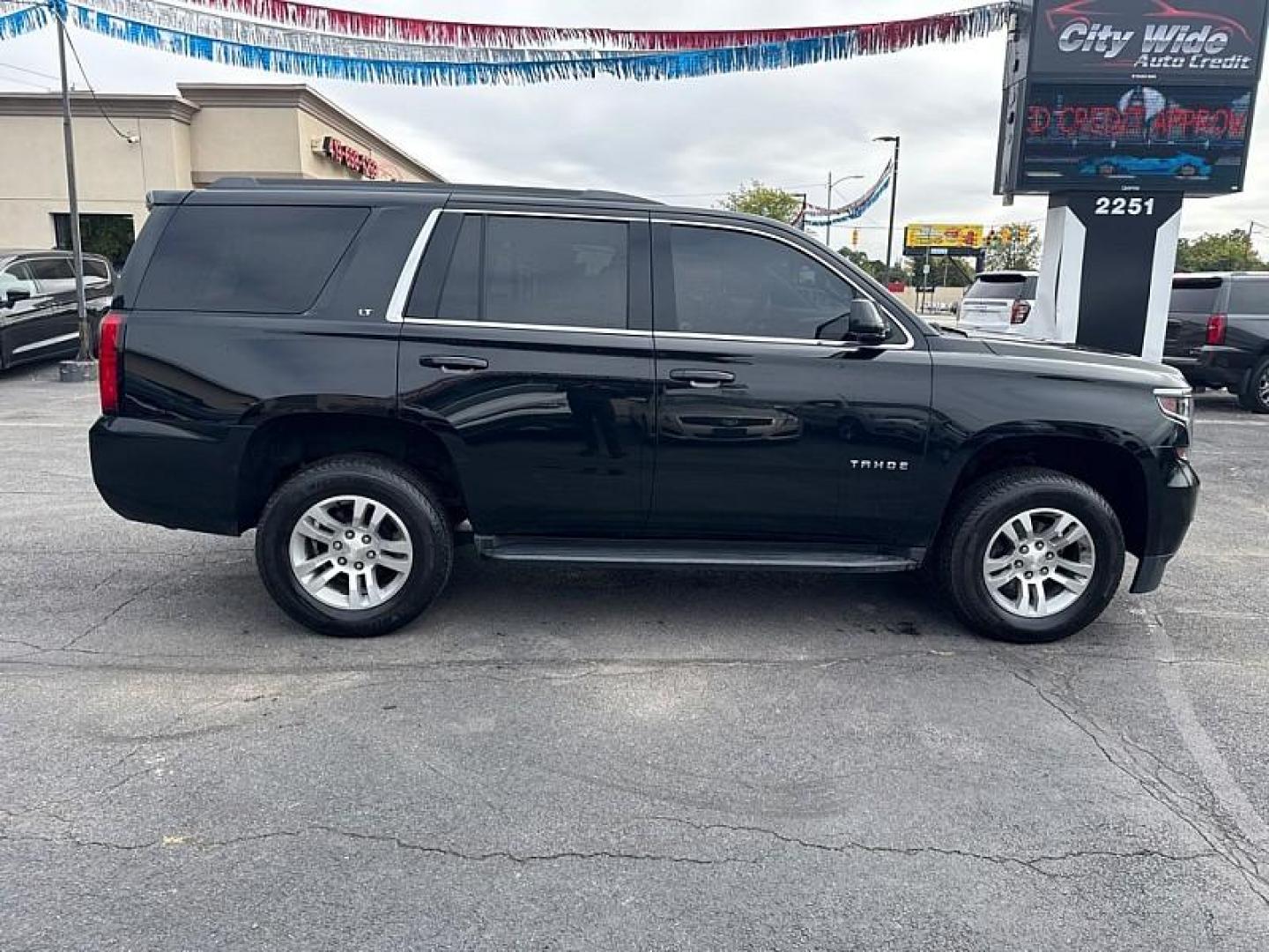 2019 BLACK /BLACK Chevrolet Tahoe LT 2WD (1GNSCBKCXKR) with an 5.3L V8 OHV 16V engine, 6A transmission, located at 3304 Woodville Road, Northwood, OH, 43619, (419) 210-8019, 41.612694, -83.480743 - Your #1 Destination for Auto Loans and mdash;No Matter Your Credit!At our dealership, we believe everyone deserves the opportunity to drive their dream car and mdash;whether you have good credit, bad credit, or no credit at all. With a wide selection of hundreds of cars, trucks, and SUVs, you'll fin - Photo#5
