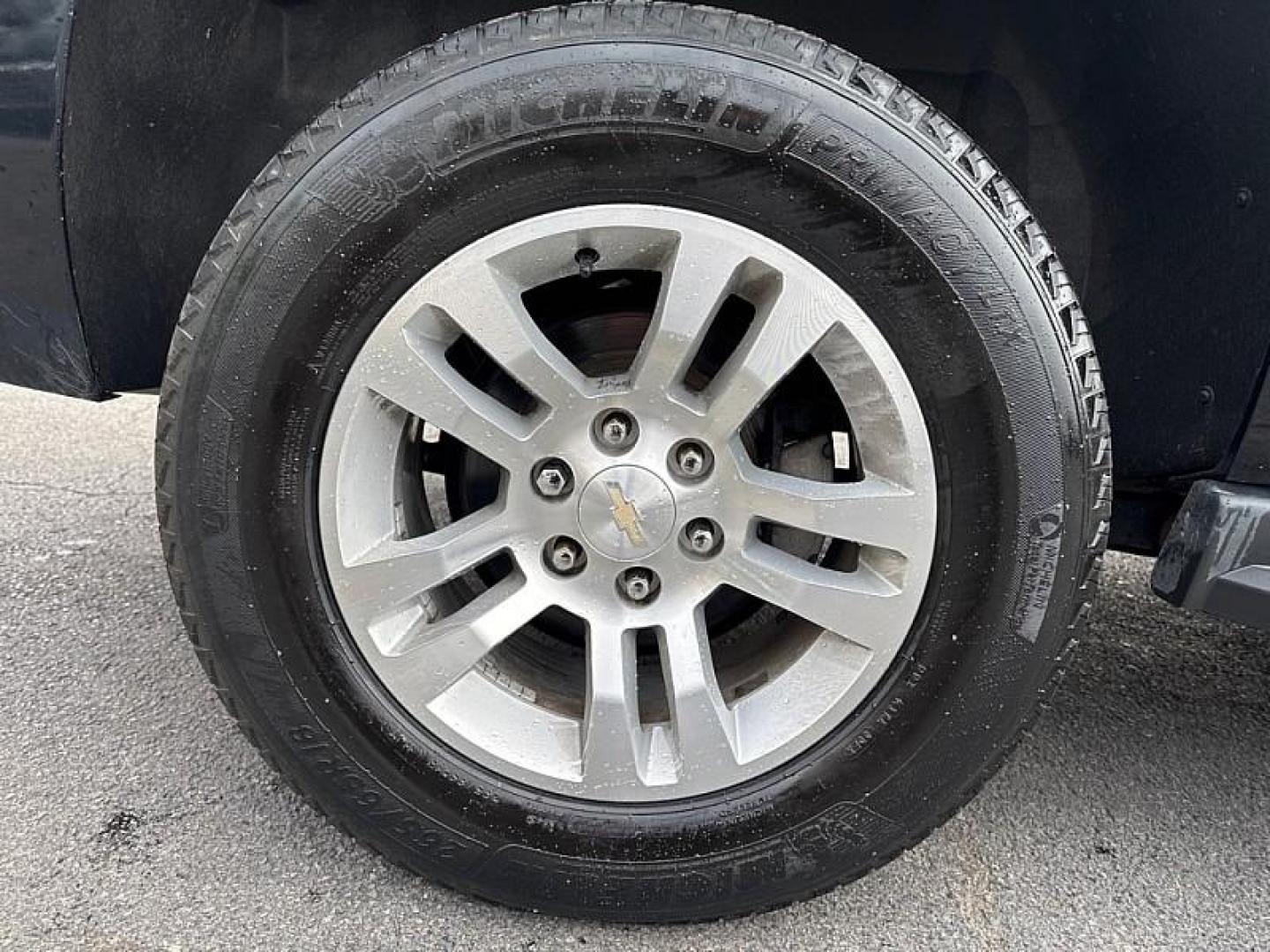 2019 BLACK /BLACK Chevrolet Tahoe LT 2WD (1GNSCBKCXKR) with an 5.3L V8 OHV 16V engine, 6A transmission, located at 3304 Woodville Road, Northwood, OH, 43619, (419) 210-8019, 41.612694, -83.480743 - Your #1 Destination for Auto Loans and mdash;No Matter Your Credit!At our dealership, we believe everyone deserves the opportunity to drive their dream car and mdash;whether you have good credit, bad credit, or no credit at all. With a wide selection of hundreds of cars, trucks, and SUVs, you'll fin - Photo#19