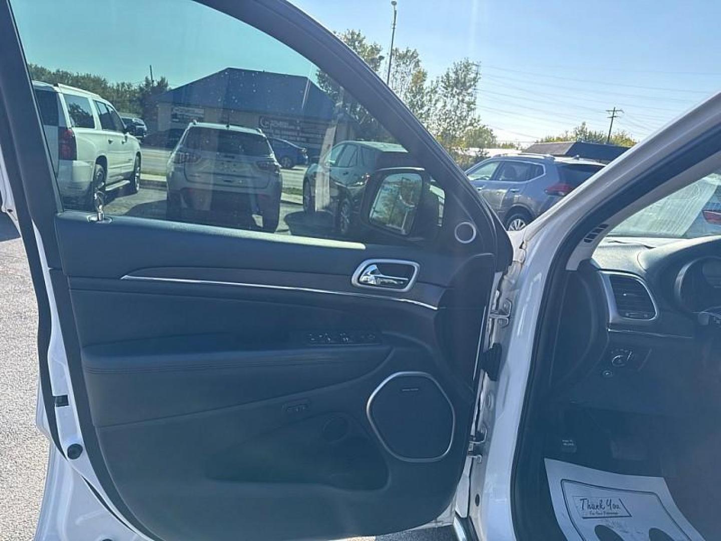 2017 WHITE /BLACK Jeep Grand Cherokee Summit 4WD (1C4RJFJG3HC) with an 3.6L V6 DOHC 24V engine, 8A transmission, located at 3304 Woodville Road, Northwood, OH, 43619, (419) 210-8019, 41.612694, -83.480743 - Photo#8