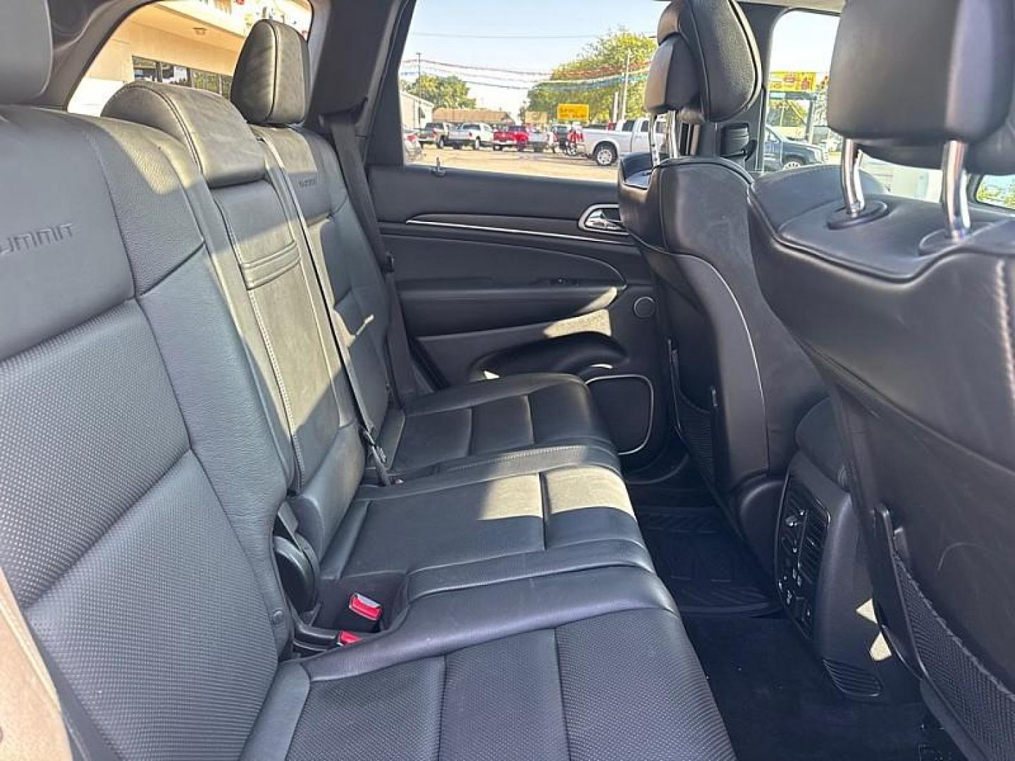 2017 WHITE /BLACK Jeep Grand Cherokee Summit 4WD (1C4RJFJG3HC) with an 3.6L V6 DOHC 24V engine, 8A transmission, located at 3304 Woodville Road, Northwood, OH, 43619, (419) 210-8019, 41.612694, -83.480743 - Photo#13