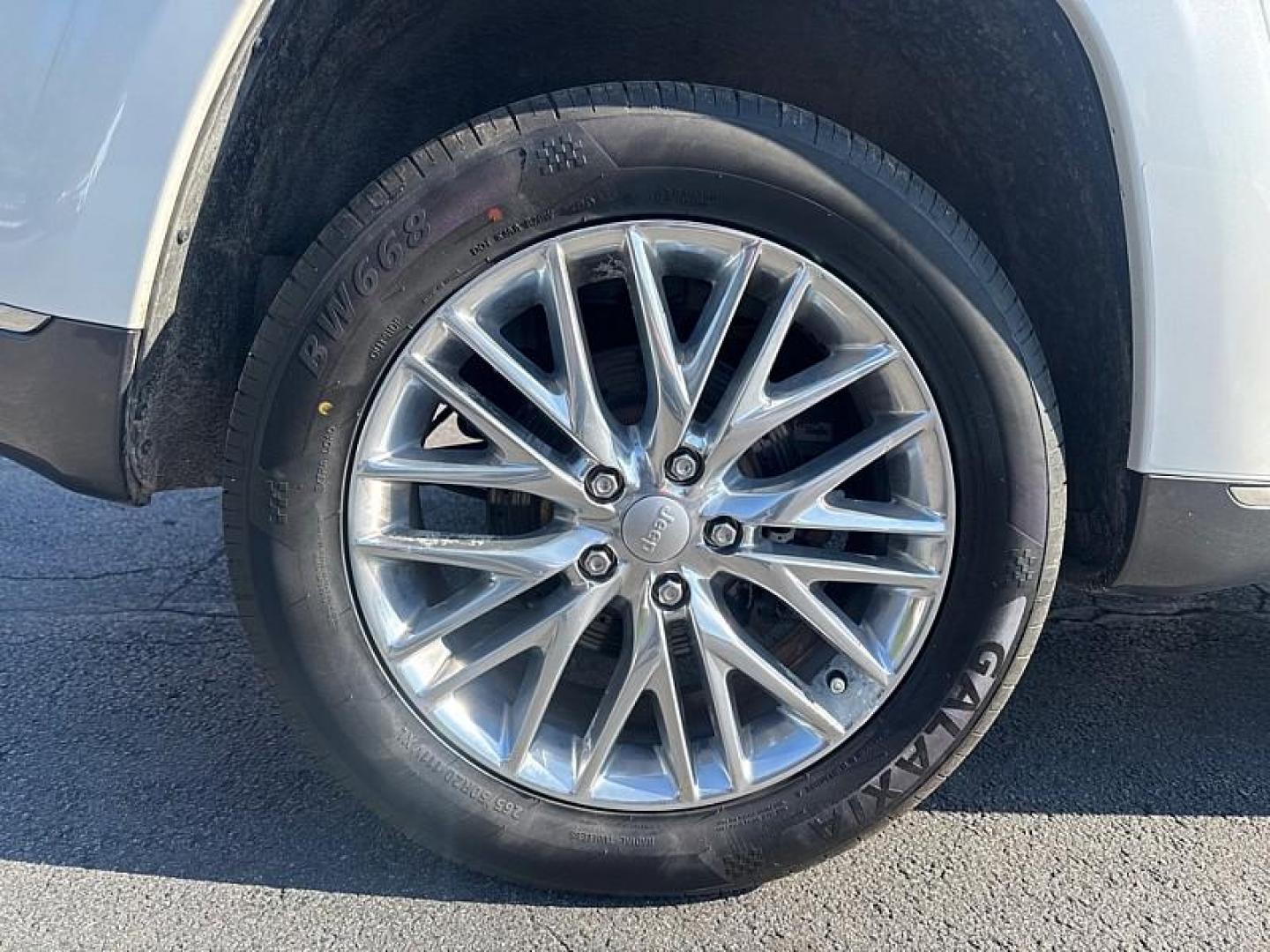2017 WHITE /BLACK Jeep Grand Cherokee Summit 4WD (1C4RJFJG3HC) with an 3.6L V6 DOHC 24V engine, 8A transmission, located at 3304 Woodville Road, Northwood, OH, 43619, (419) 210-8019, 41.612694, -83.480743 - Photo#16