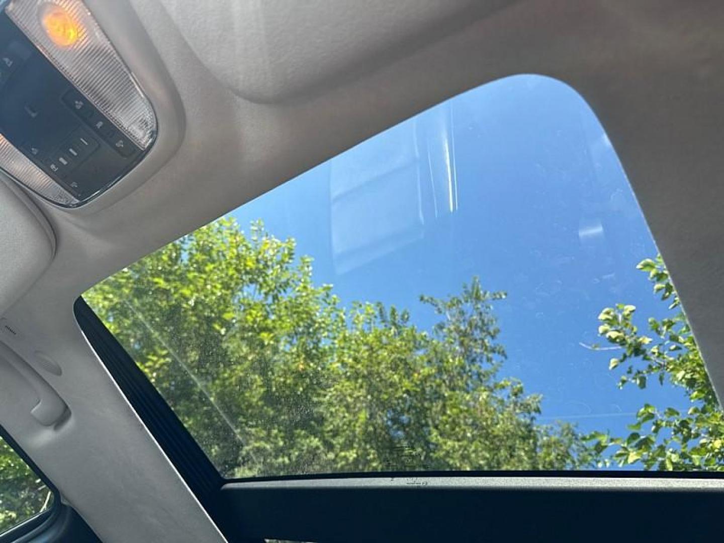 2017 WHITE /BLACK Jeep Grand Cherokee Summit 4WD (1C4RJFJG3HC) with an 3.6L V6 DOHC 24V engine, 8A transmission, located at 3304 Woodville Road, Northwood, OH, 43619, (419) 210-8019, 41.612694, -83.480743 - Photo#21