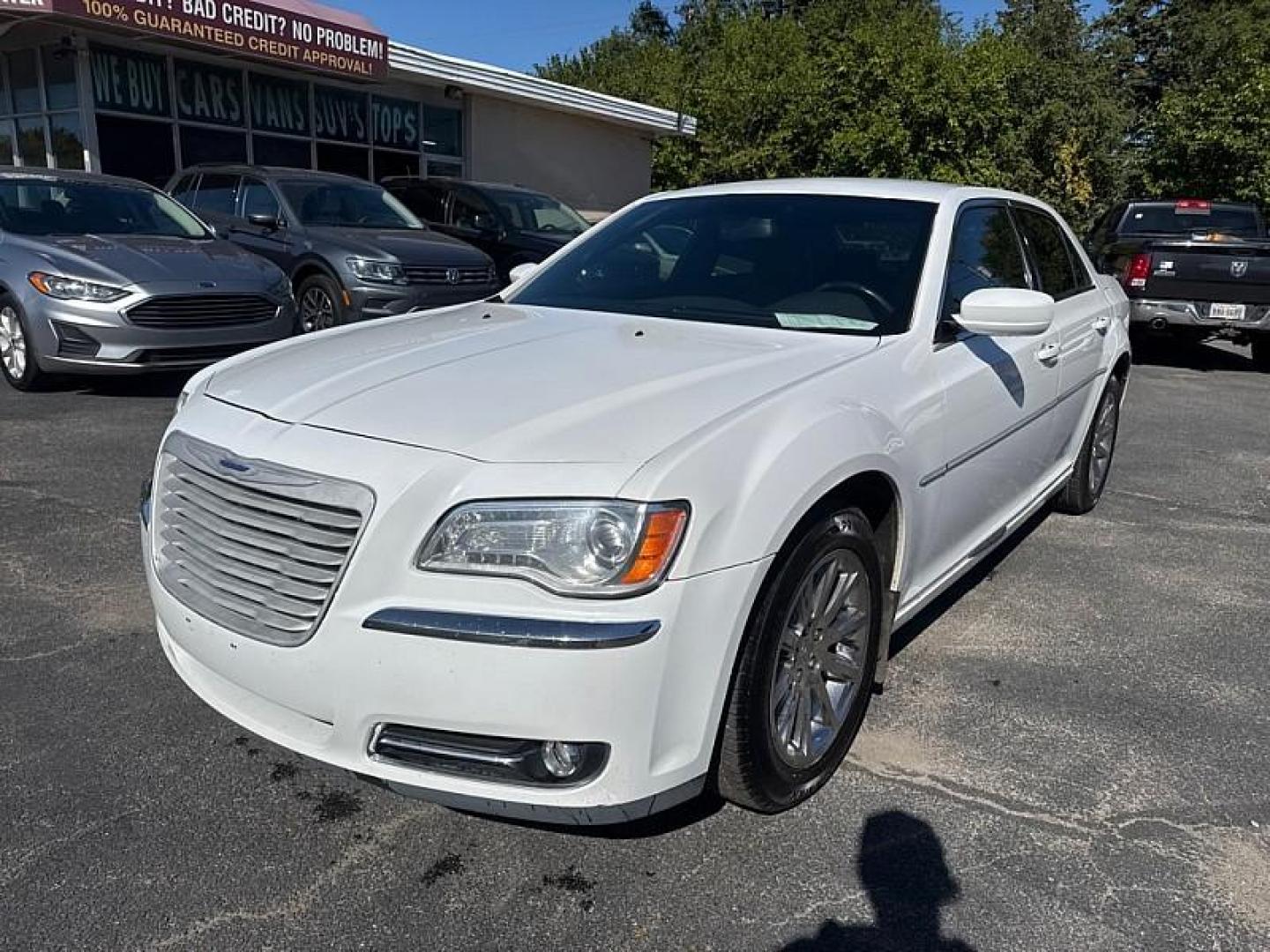 2014 WHITE /BLACK Chrysler 300 RWD (2C3CCAAGXEH) with an 3.6L V6 SOHC 24V engine, 8-Speed Automatic transmission, located at 3304 Woodville Road, Northwood, OH, 43619, (419) 210-8019, 41.612694, -83.480743 - Photo#0