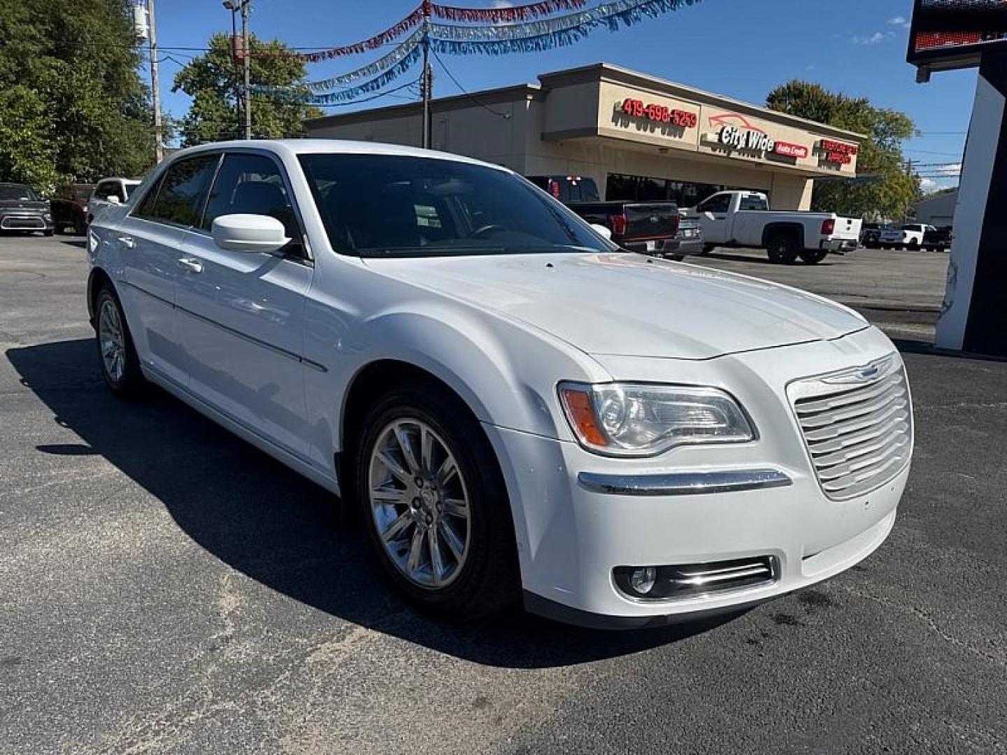 2014 WHITE /BLACK Chrysler 300 RWD (2C3CCAAGXEH) with an 3.6L V6 SOHC 24V engine, 8-Speed Automatic transmission, located at 3304 Woodville Road, Northwood, OH, 43619, (419) 210-8019, 41.612694, -83.480743 - Photo#6