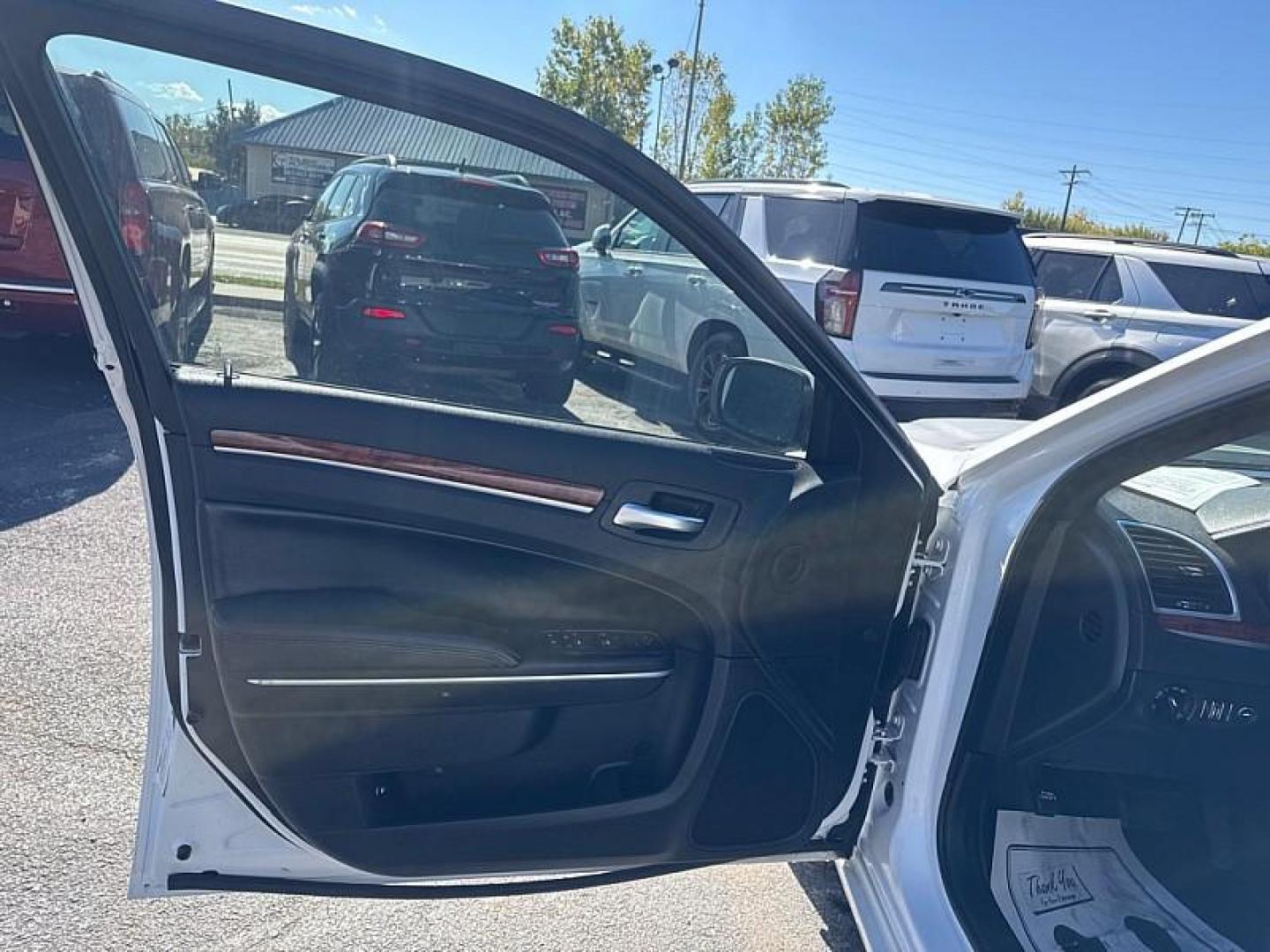 2014 WHITE /BLACK Chrysler 300 RWD (2C3CCAAGXEH) with an 3.6L V6 SOHC 24V engine, 8-Speed Automatic transmission, located at 3304 Woodville Road, Northwood, OH, 43619, (419) 210-8019, 41.612694, -83.480743 - Photo#8