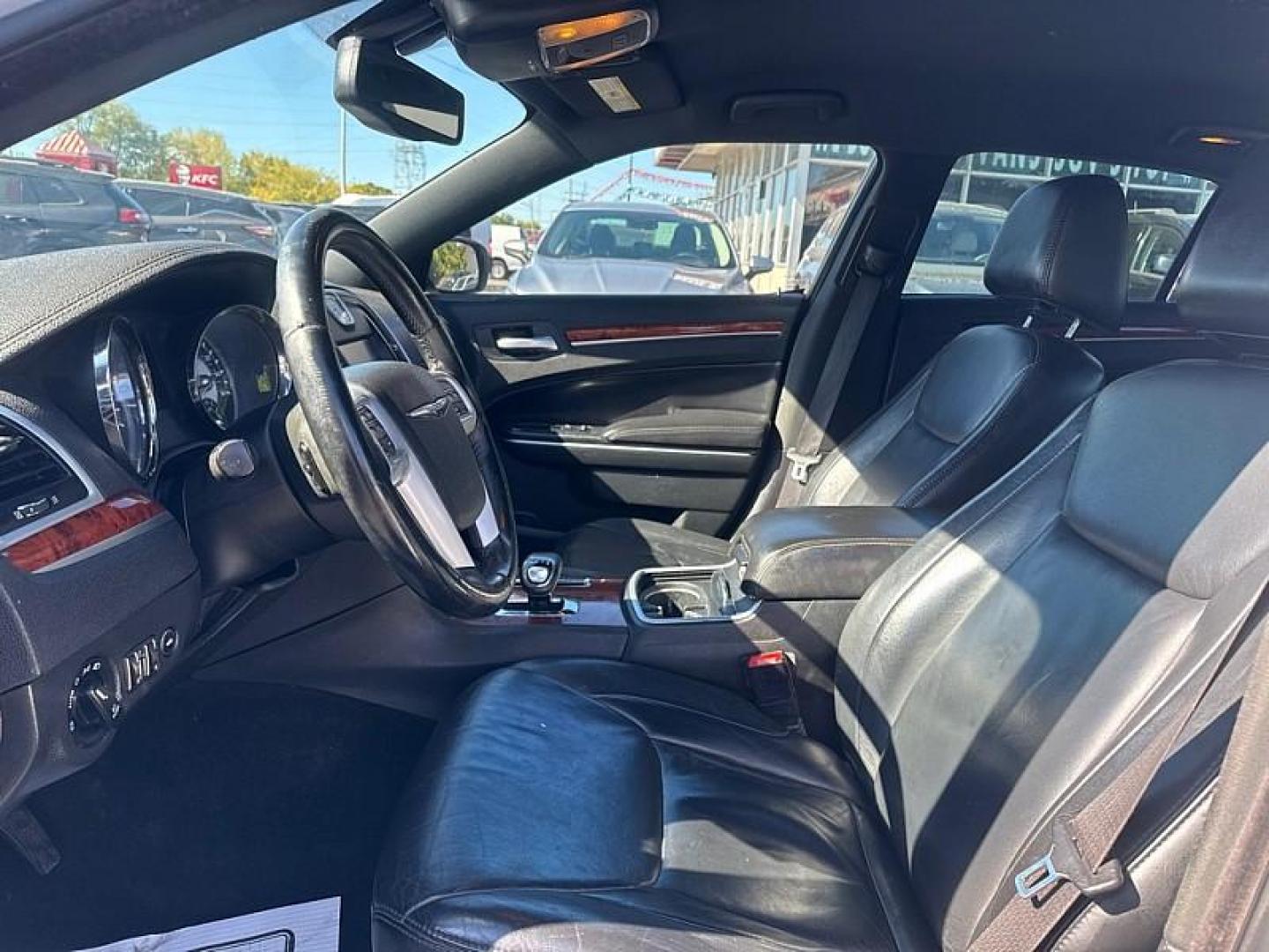 2014 WHITE /BLACK Chrysler 300 RWD (2C3CCAAGXEH) with an 3.6L V6 SOHC 24V engine, 8-Speed Automatic transmission, located at 3304 Woodville Road, Northwood, OH, 43619, (419) 210-8019, 41.612694, -83.480743 - Photo#9