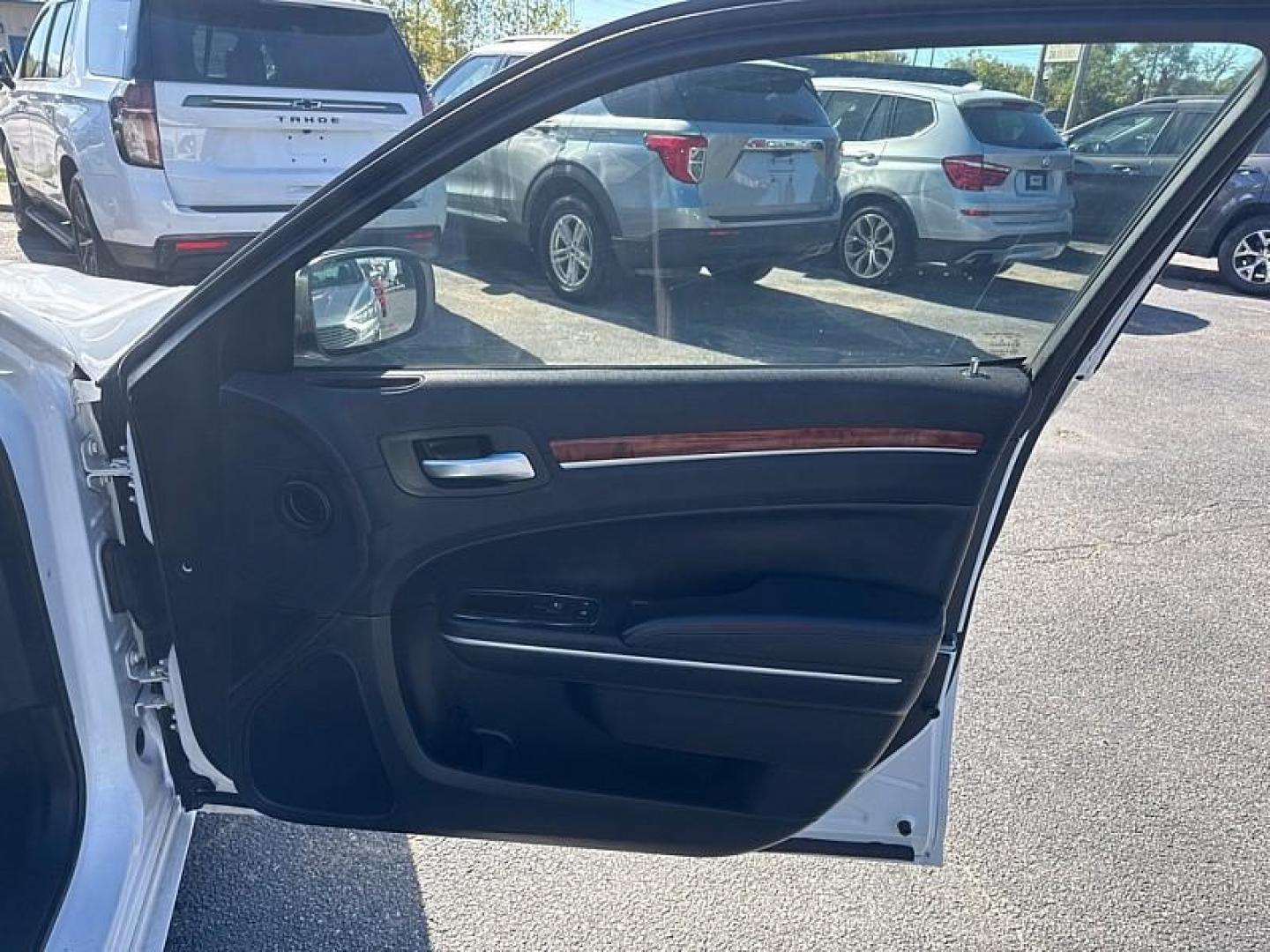 2014 WHITE /BLACK Chrysler 300 RWD (2C3CCAAGXEH) with an 3.6L V6 SOHC 24V engine, 8-Speed Automatic transmission, located at 3304 Woodville Road, Northwood, OH, 43619, (419) 210-8019, 41.612694, -83.480743 - Photo#15