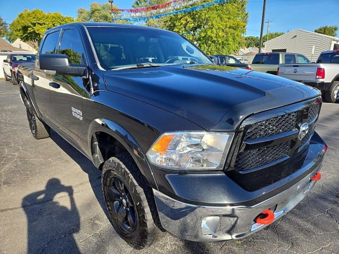 2015 GRAY /BLACK RAM 1500 SLT Crew Cab SWB 4WD (1C6RR7LG8FS) with an 3.6L V6 DOHC 24V FFV engine, 6-Speed Automatic transmission, located at 3304 Woodville Road, Northwood, OH, 43619, (419) 210-8019, 41.612694, -83.480743 - Your #1 Destination for Auto Loans and mdash;No Matter Your Credit!At our dealership, we believe everyone deserves the opportunity to drive their dream car and mdash;whether you have good credit, bad credit, or no credit at all. With a wide selection of hundreds of cars, trucks, and SUVs, you'll fin - Photo#6