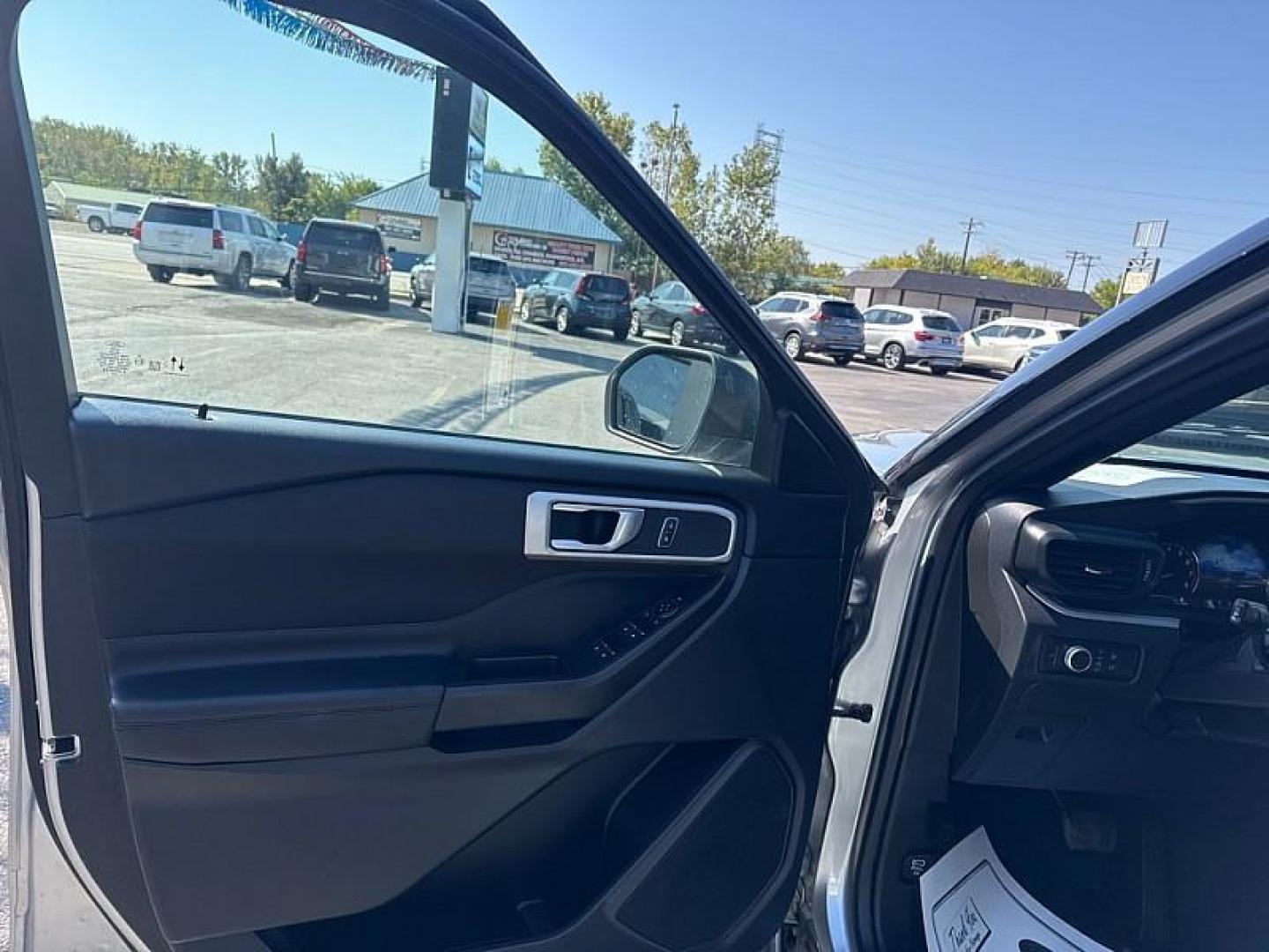 2020 BLACK /BLACK Ford Explorer XLT AWD (1FMSK8DH1LG) with an 2.3L L4 DOHC 16V engine, 10A transmission, located at 3304 Woodville Road, Northwood, OH, 43619, (419) 210-8019, 41.612694, -83.480743 - Your #1 Destination for Auto Loans and mdash;No Matter Your Credit!At our dealership, we believe everyone deserves the opportunity to drive their dream car and mdash;whether you have good credit, bad credit, or no credit at all. With a wide selection of hundreds of cars, trucks, and SUVs, you'll fin - Photo#8