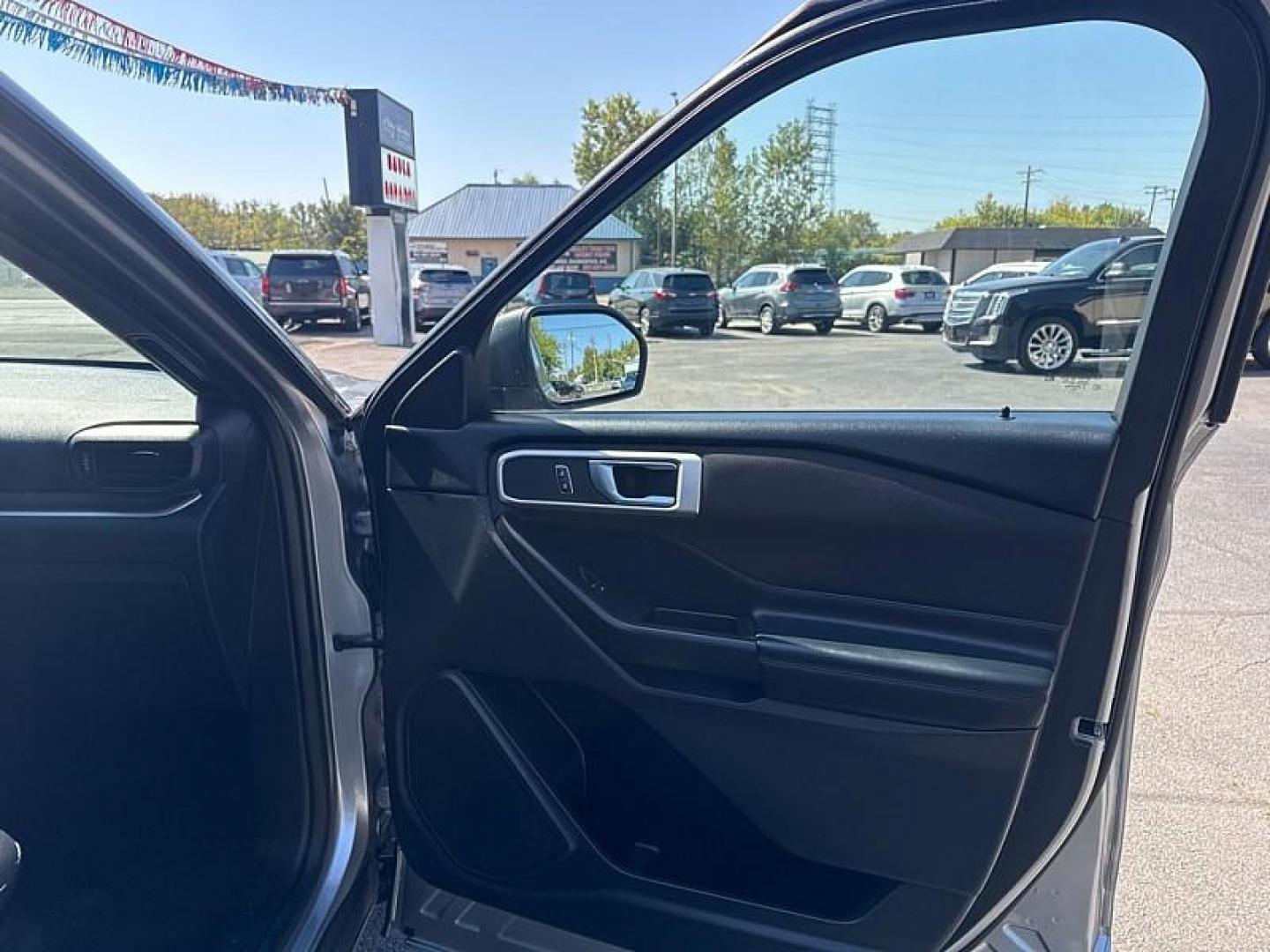 2020 BLACK /BLACK Ford Explorer XLT AWD (1FMSK8DH1LG) with an 2.3L L4 DOHC 16V engine, 10A transmission, located at 3304 Woodville Road, Northwood, OH, 43619, (419) 210-8019, 41.612694, -83.480743 - Your #1 Destination for Auto Loans and mdash;No Matter Your Credit!At our dealership, we believe everyone deserves the opportunity to drive their dream car and mdash;whether you have good credit, bad credit, or no credit at all. With a wide selection of hundreds of cars, trucks, and SUVs, you'll fin - Photo#17