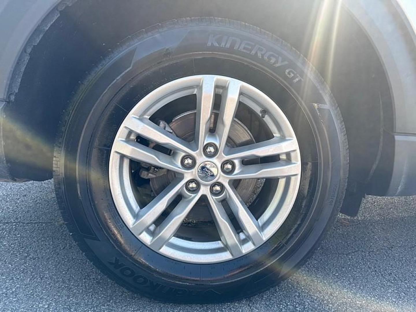 2020 BLACK /BLACK Ford Explorer XLT AWD (1FMSK8DH1LG) with an 2.3L L4 DOHC 16V engine, 10A transmission, located at 3304 Woodville Road, Northwood, OH, 43619, (419) 210-8019, 41.612694, -83.480743 - Your #1 Destination for Auto Loans and mdash;No Matter Your Credit!At our dealership, we believe everyone deserves the opportunity to drive their dream car and mdash;whether you have good credit, bad credit, or no credit at all. With a wide selection of hundreds of cars, trucks, and SUVs, you'll fin - Photo#19