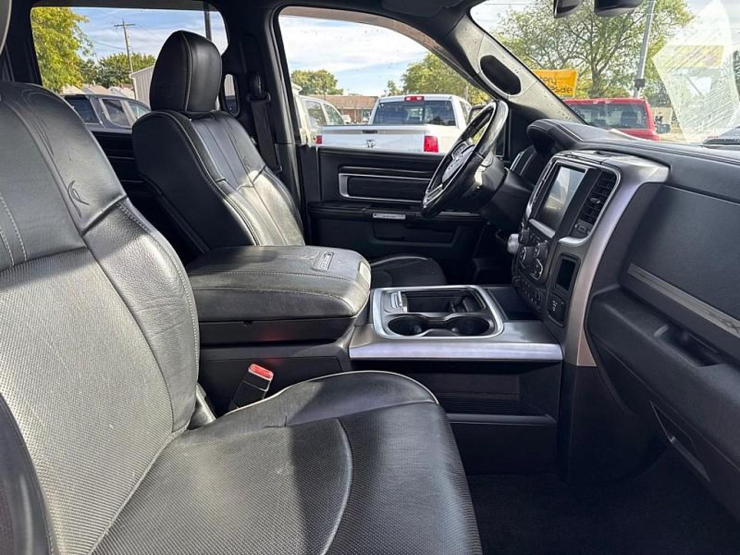 2017 WHITE /BLACK RAM 1500 Longhorn Crew Cab SWB 4WD (1C6RR7PT9HS) with an 5.7L V8 OHV 16V engine, 8A transmission, located at 3304 Woodville Road, Northwood, OH, 43619, (419) 210-8019, 41.612694, -83.480743 - Photo#18