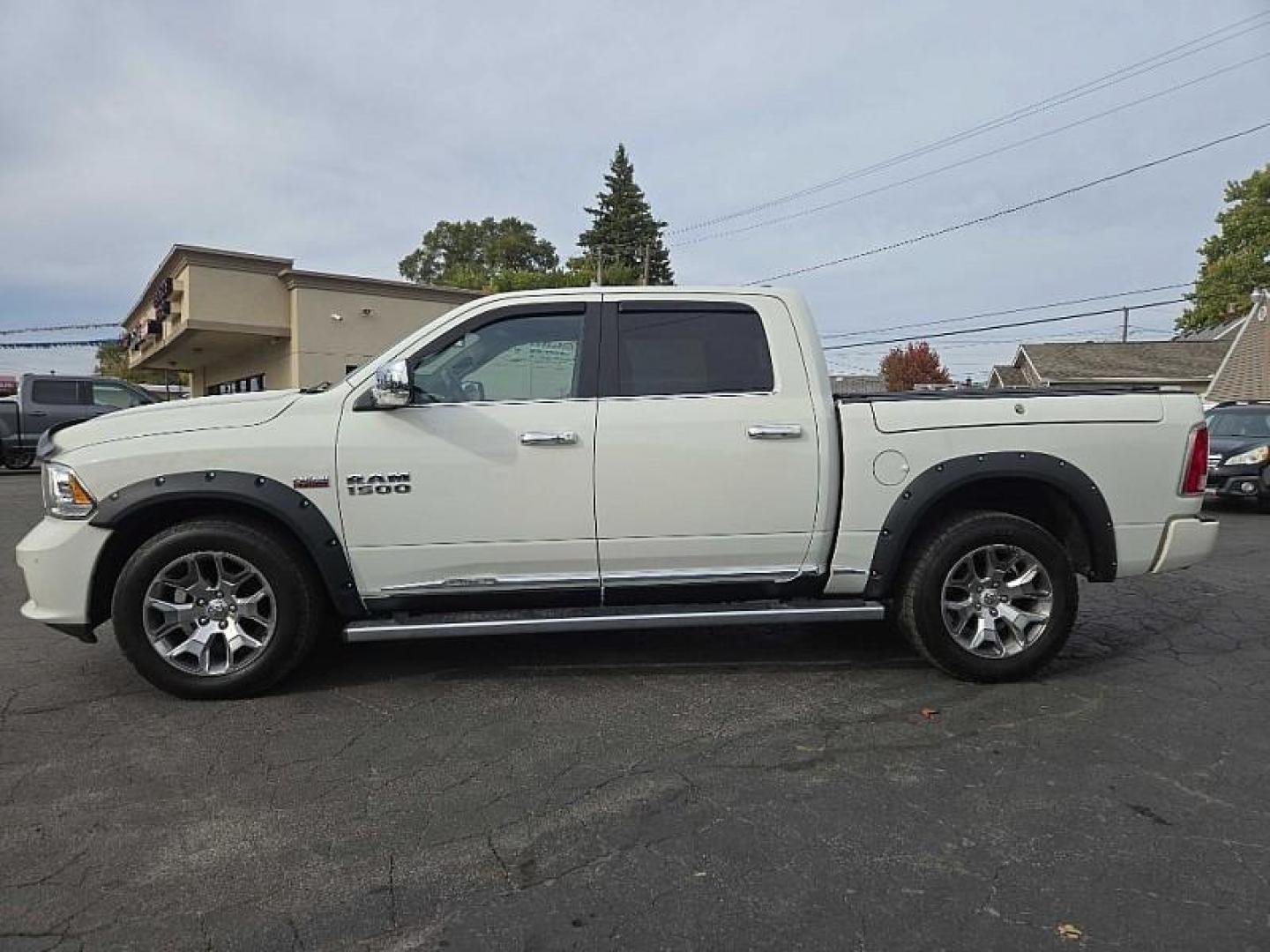 2017 WHITE /BLACK RAM 1500 Longhorn Crew Cab SWB 4WD (1C6RR7PT9HS) with an 5.7L V8 OHV 16V engine, 8A transmission, located at 3304 Woodville Road, Northwood, OH, 43619, (419) 210-8019, 41.612694, -83.480743 - Photo#32