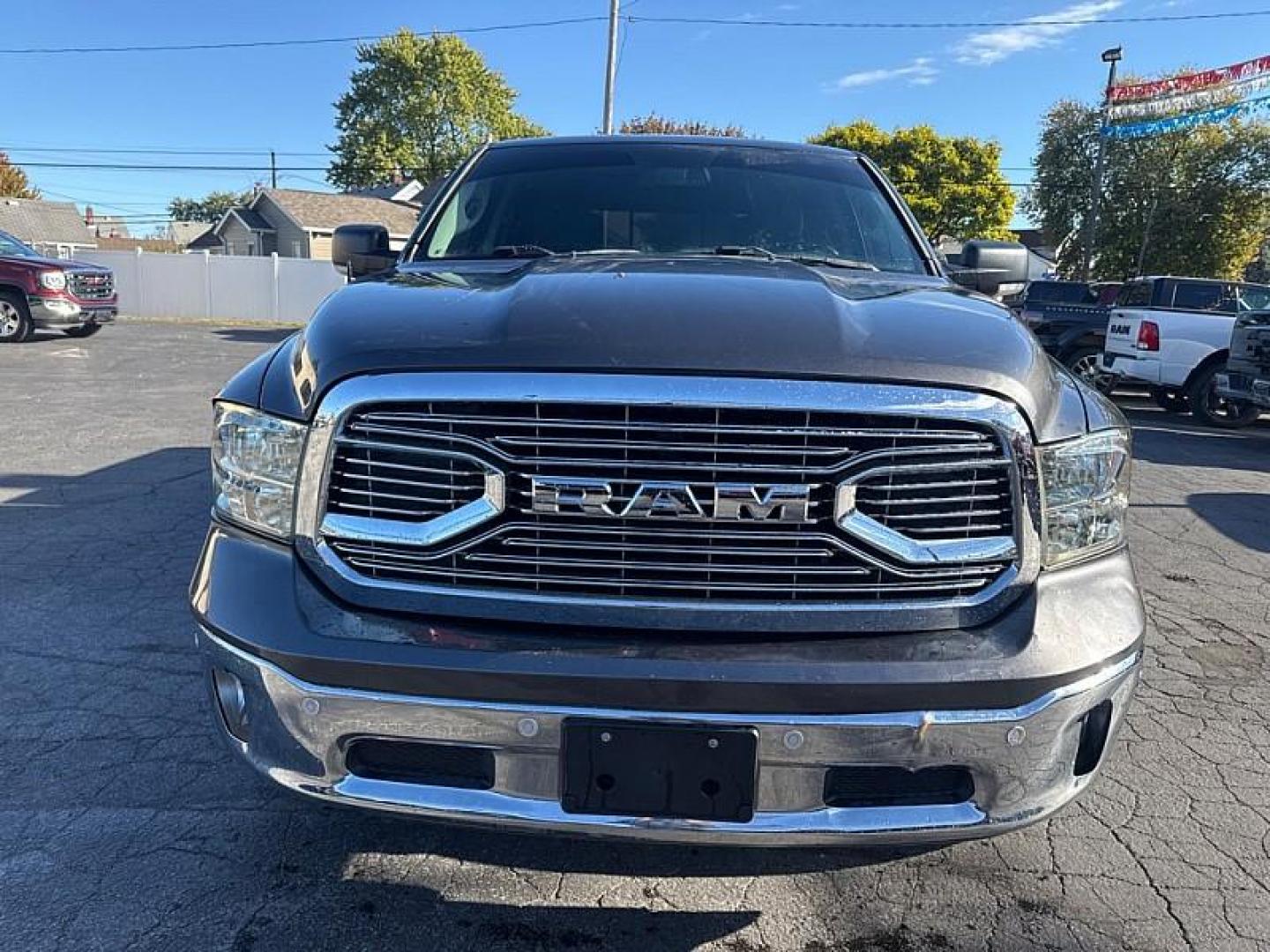 2016 GRAY /GRAY RAM 1500 SLT Crew Cab SWB 4WD (1C6RR7LG4GS) with an 3.6L V6 DOHC 24V FFV engine, 6A transmission, located at 3304 Woodville Road, Northwood, OH, 43619, (419) 210-8019, 41.612694, -83.480743 - Photo#7