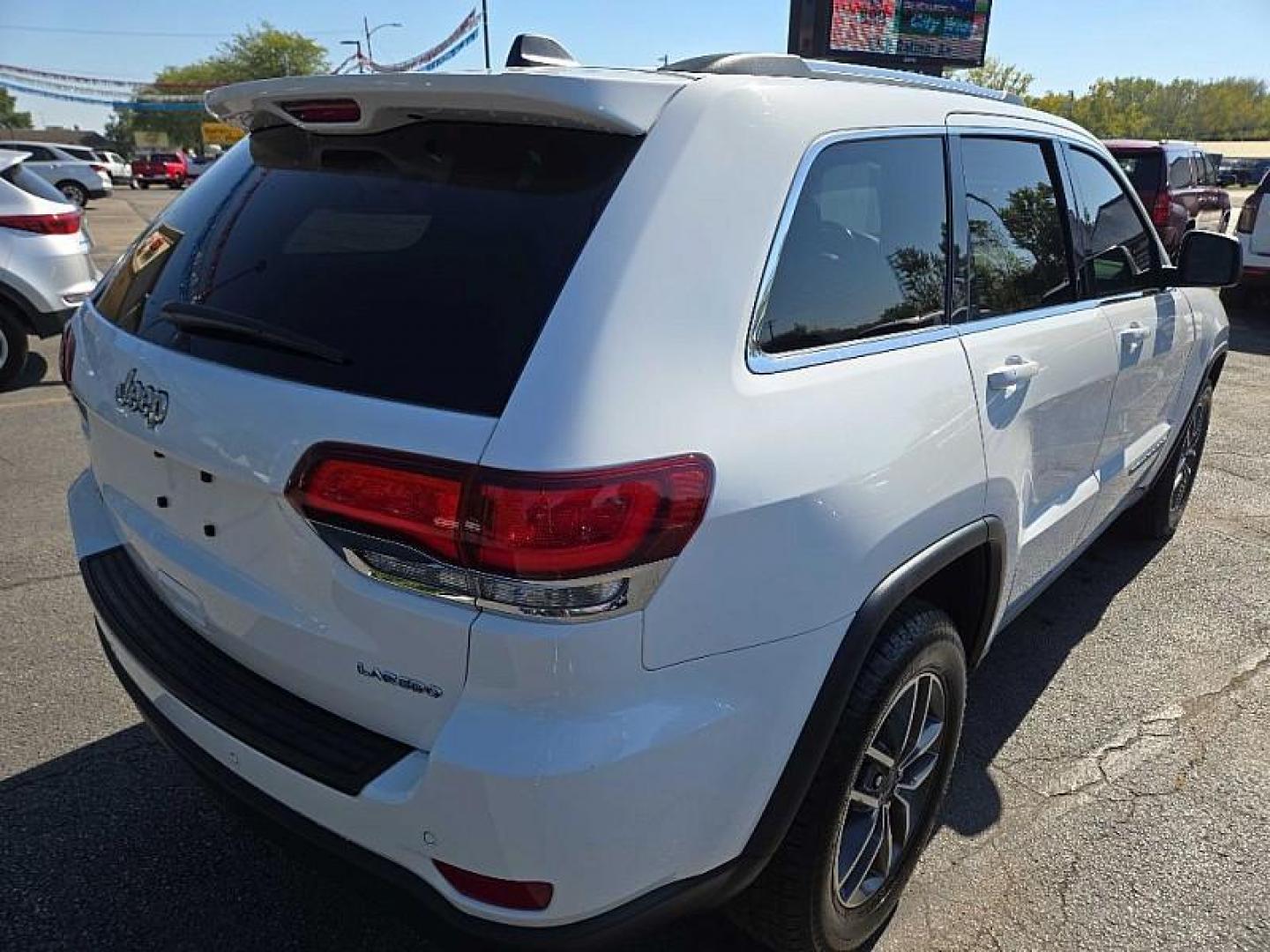 2020 WHITE /BLACK Jeep Grand Cherokee Laredo 4WD (1C4RJFAG9LC) with an 3.6L V6 DOHC 24V engine, 8A transmission, located at 3304 Woodville Road, Northwood, OH, 43619, (419) 210-8019, 41.612694, -83.480743 - Your #1 Destination for Auto Loans and mdash;No Matter Your Credit!At our dealership, we believe everyone deserves the opportunity to drive their dream car and mdash;whether you have good credit, bad credit, or no credit at all. With a wide selection of hundreds of cars, trucks, and SUVs, you'll fin - Photo#4