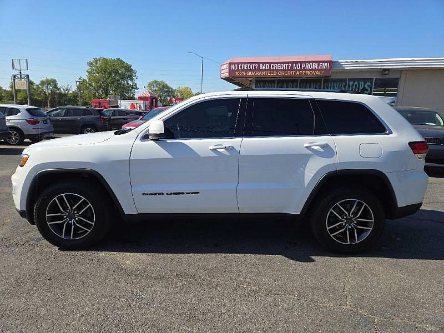 2020 WHITE /BLACK Jeep Grand Cherokee Laredo 4WD (1C4RJFAG9LC) with an 3.6L V6 DOHC 24V engine, 8A transmission, located at 3304 Woodville Road, Northwood, OH, 43619, (419) 210-8019, 41.612694, -83.480743 - Your #1 Destination for Auto Loans and mdash;No Matter Your Credit!At our dealership, we believe everyone deserves the opportunity to drive their dream car and mdash;whether you have good credit, bad credit, or no credit at all. With a wide selection of hundreds of cars, trucks, and SUVs, you'll fin - Photo#1