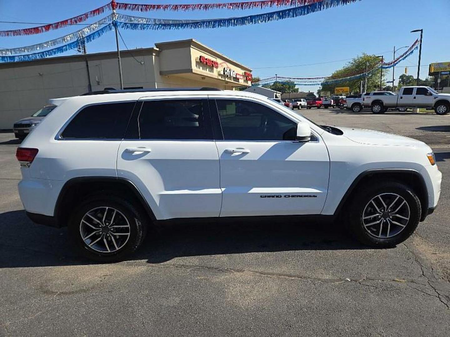 2020 WHITE /BLACK Jeep Grand Cherokee Laredo 4WD (1C4RJFAG9LC) with an 3.6L V6 DOHC 24V engine, 8A transmission, located at 3304 Woodville Road, Northwood, OH, 43619, (419) 210-8019, 41.612694, -83.480743 - Your #1 Destination for Auto Loans and mdash;No Matter Your Credit!At our dealership, we believe everyone deserves the opportunity to drive their dream car and mdash;whether you have good credit, bad credit, or no credit at all. With a wide selection of hundreds of cars, trucks, and SUVs, you'll fin - Photo#6