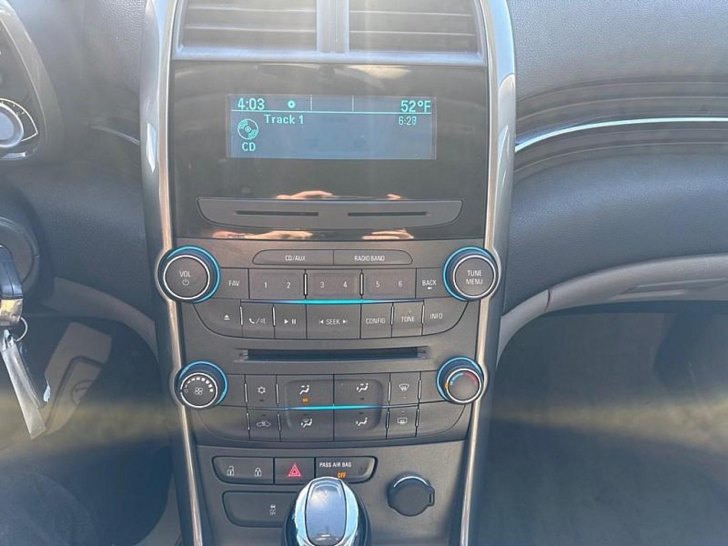 2013 WHITE /GRAY Chevrolet Malibu LS (1G11B5SA1DF) with an 2.5L L4 DOHC 16V engine, 6-Speed Automatic transmission, located at 3304 Woodville Road, Northwood, OH, 43619, (419) 210-8019, 41.612694, -83.480743 - Your #1 Destination for Auto Loans and mdash;No Matter Your Credit!At our dealership, we believe everyone deserves the opportunity to drive their dream car and mdash;whether you have good credit, bad credit, or no credit at all. With a wide selection of hundreds of cars, trucks, and SUVs, you'll fin - Photo#21