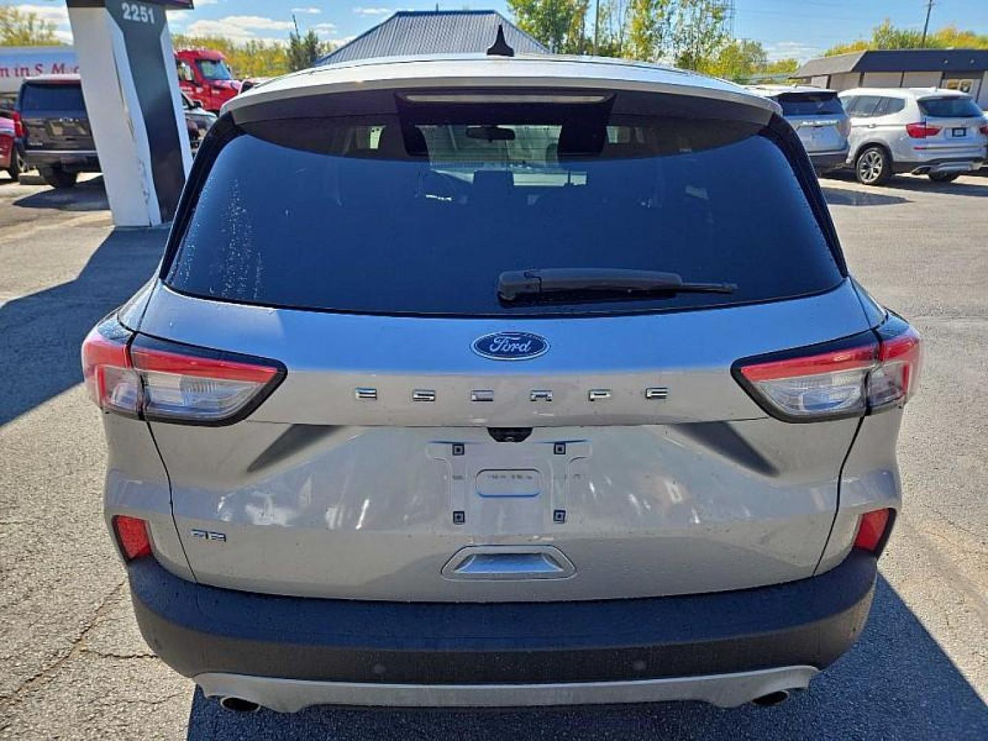 2021 SILVER /BLACK Ford Escape SE (1FMCU0G63MU) with an 1.5L L3 engine, 6A transmission, located at 3304 Woodville Road, Northwood, OH, 43619, (419) 210-8019, 41.612694, -83.480743 - Photo#3