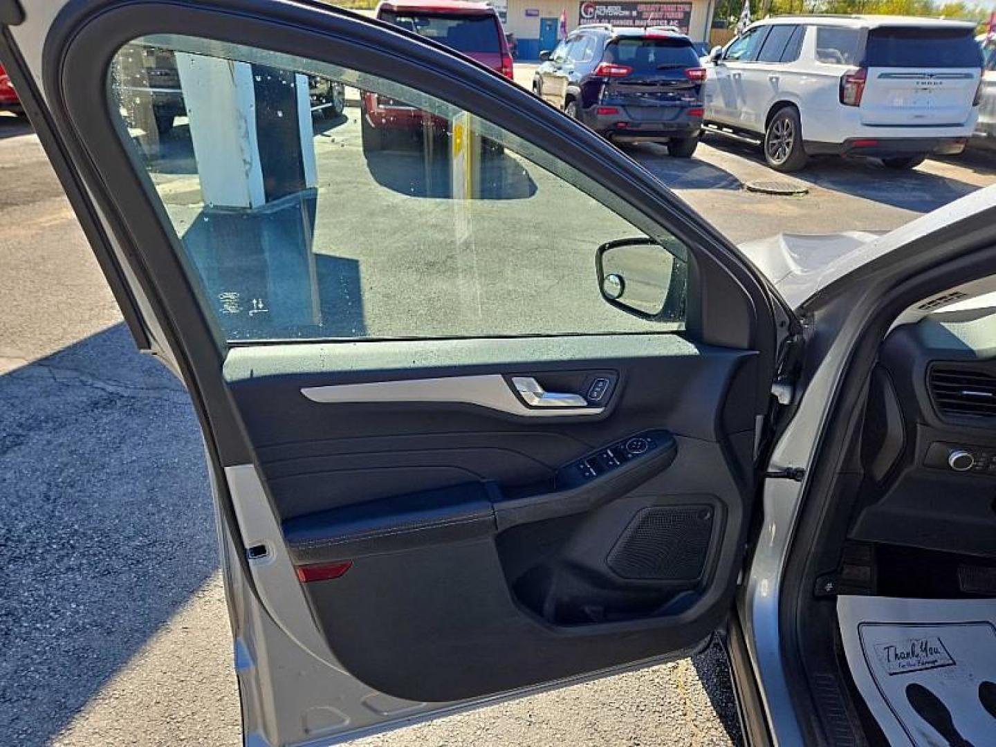 2021 SILVER /BLACK Ford Escape SE (1FMCU0G63MU) with an 1.5L L3 engine, 6A transmission, located at 3304 Woodville Road, Northwood, OH, 43619, (419) 210-8019, 41.612694, -83.480743 - Photo#8