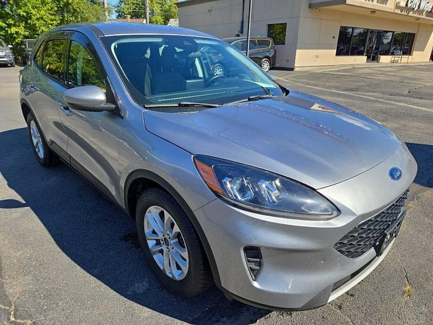 2021 SILVER /BLACK Ford Escape SE (1FMCU0G63MU) with an 1.5L L3 engine, 6A transmission, located at 3304 Woodville Road, Northwood, OH, 43619, (419) 210-8019, 41.612694, -83.480743 - Photo#6