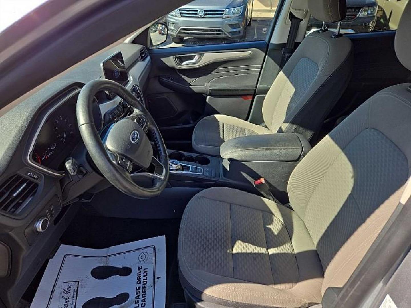 2021 SILVER /BLACK Ford Escape SE (1FMCU0G63MU) with an 1.5L L3 engine, 6A transmission, located at 3304 Woodville Road, Northwood, OH, 43619, (419) 210-8019, 41.612694, -83.480743 - Photo#9