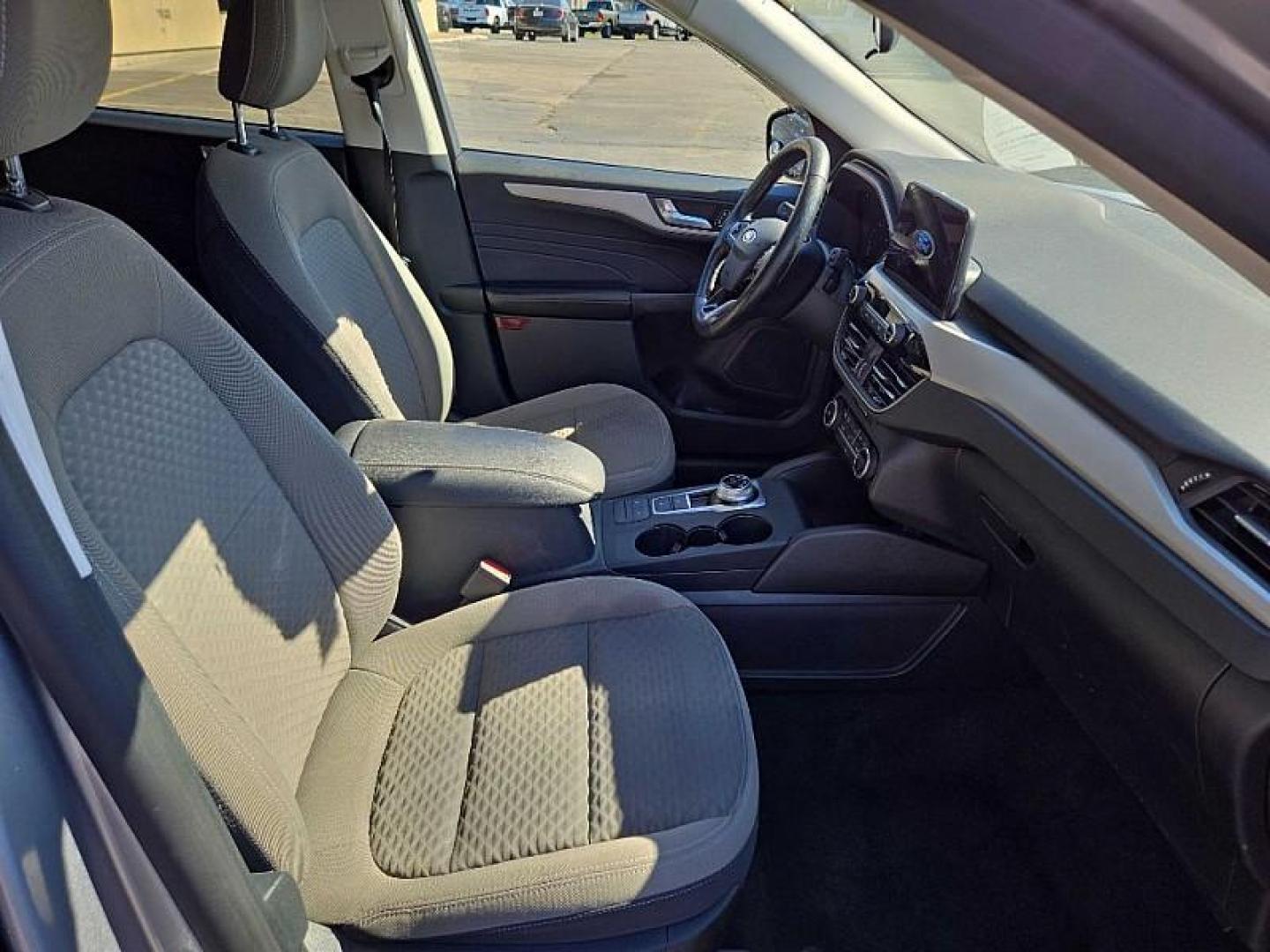 2021 SILVER /BLACK Ford Escape SE (1FMCU0G63MU) with an 1.5L L3 engine, 6A transmission, located at 3304 Woodville Road, Northwood, OH, 43619, (419) 210-8019, 41.612694, -83.480743 - Photo#16