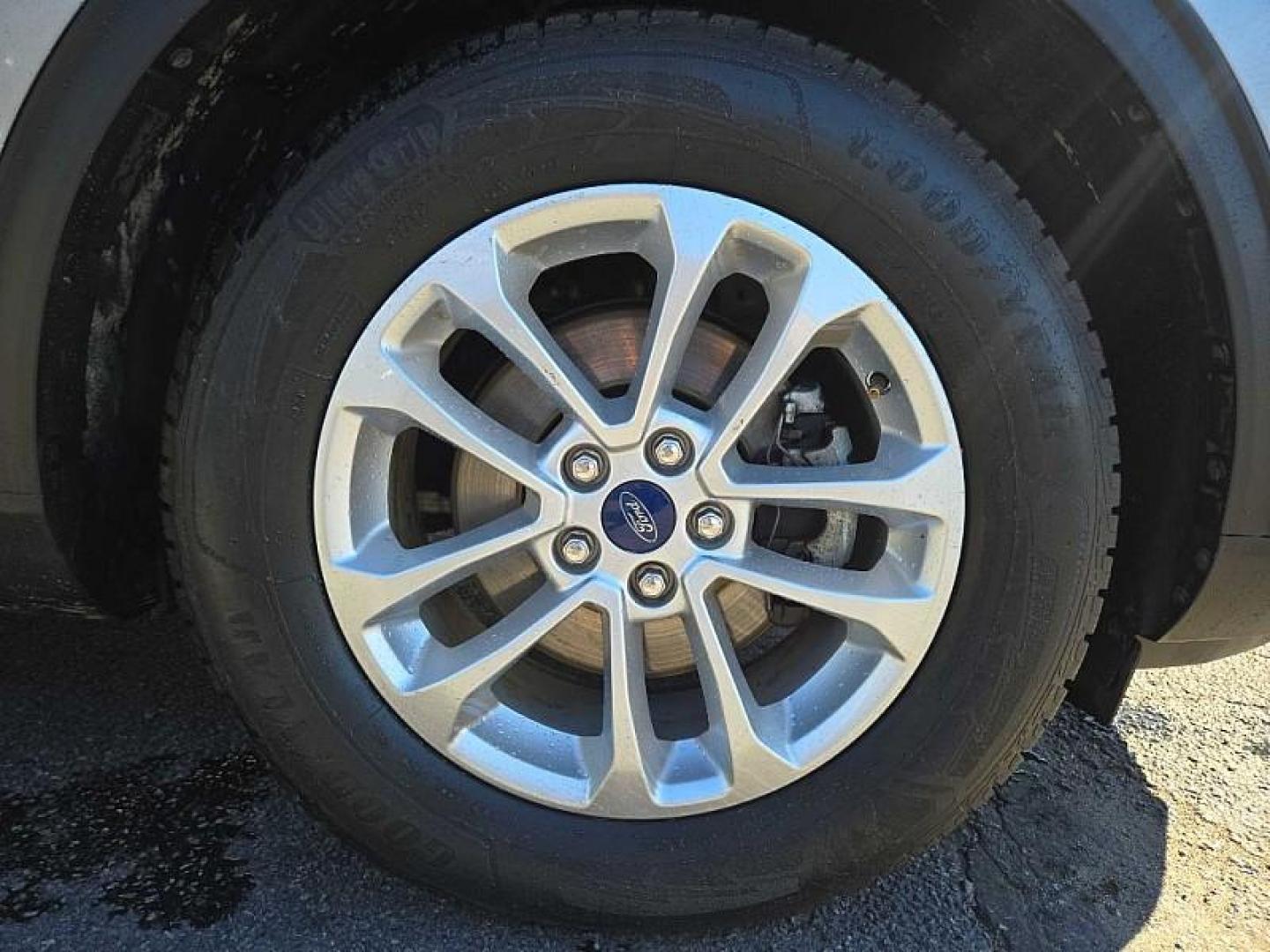 2021 SILVER /BLACK Ford Escape SE (1FMCU0G63MU) with an 1.5L L3 engine, 6A transmission, located at 3304 Woodville Road, Northwood, OH, 43619, (419) 210-8019, 41.612694, -83.480743 - Photo#18