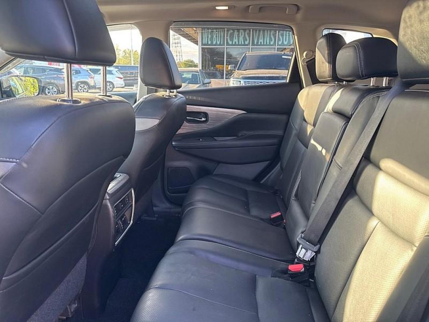 2017 GRAY /BLACK Nissan Murano Platinum AWD (5N1AZ2MH2HN) with an 3.5L V6 DOHC 24V engine, CVT transmission, located at 3304 Woodville Road, Northwood, OH, 43619, (419) 210-8019, 41.612694, -83.480743 - Your #1 Destination for Auto Loans and mdash;No Matter Your Credit!At our dealership, we believe everyone deserves the opportunity to drive their dream car and mdash;whether you have good credit, bad credit, or no credit at all. With a wide selection of hundreds of cars, trucks, and SUVs, you'll fin - Photo#11