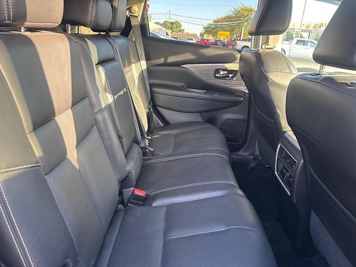 2017 GRAY /BLACK Nissan Murano Platinum AWD (5N1AZ2MH2HN) with an 3.5L V6 DOHC 24V engine, CVT transmission, located at 3304 Woodville Road, Northwood, OH, 43619, (419) 210-8019, 41.612694, -83.480743 - Your #1 Destination for Auto Loans and mdash;No Matter Your Credit!At our dealership, we believe everyone deserves the opportunity to drive their dream car and mdash;whether you have good credit, bad credit, or no credit at all. With a wide selection of hundreds of cars, trucks, and SUVs, you'll fin - Photo#14