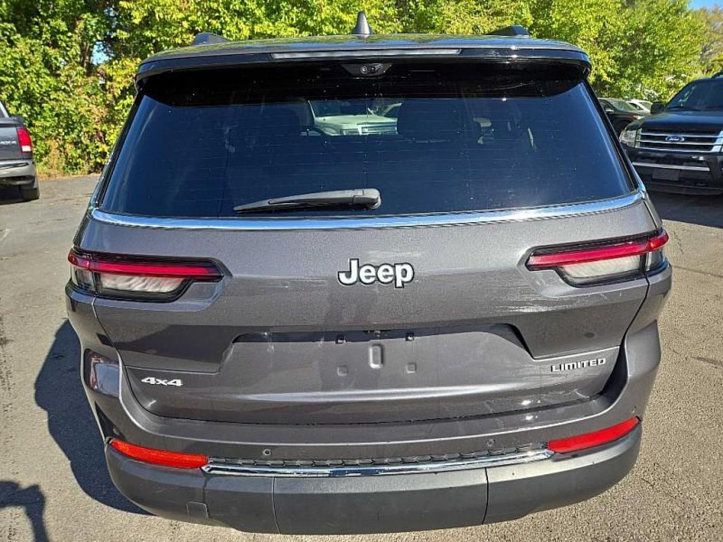 2024 BLACK /BLACK Jeep Grand Cherokee L Limited 4WD (1C4RJKBG6R8) with an 3.6L V6 DOHC 24V engine, 8A transmission, located at 3304 Woodville Road, Northwood, OH, 43619, (419) 210-8019, 41.612694, -83.480743 - Photo#3