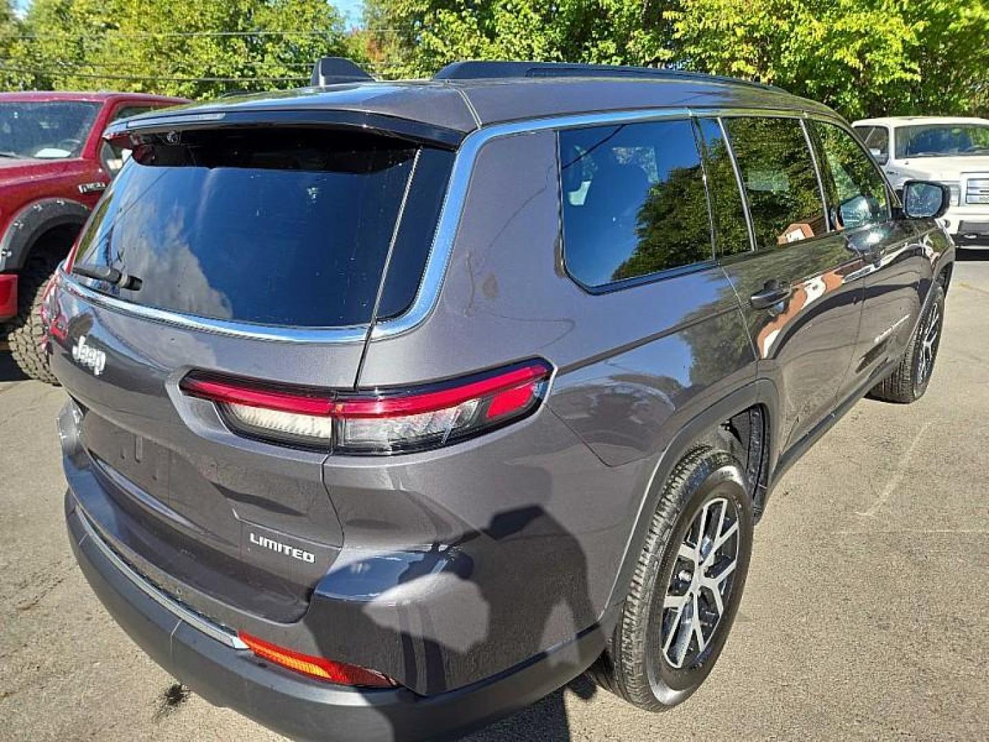 2024 BLACK /BLACK Jeep Grand Cherokee L Limited 4WD (1C4RJKBG6R8) with an 3.6L V6 DOHC 24V engine, 8A transmission, located at 3304 Woodville Road, Northwood, OH, 43619, (419) 210-8019, 41.612694, -83.480743 - Photo#4