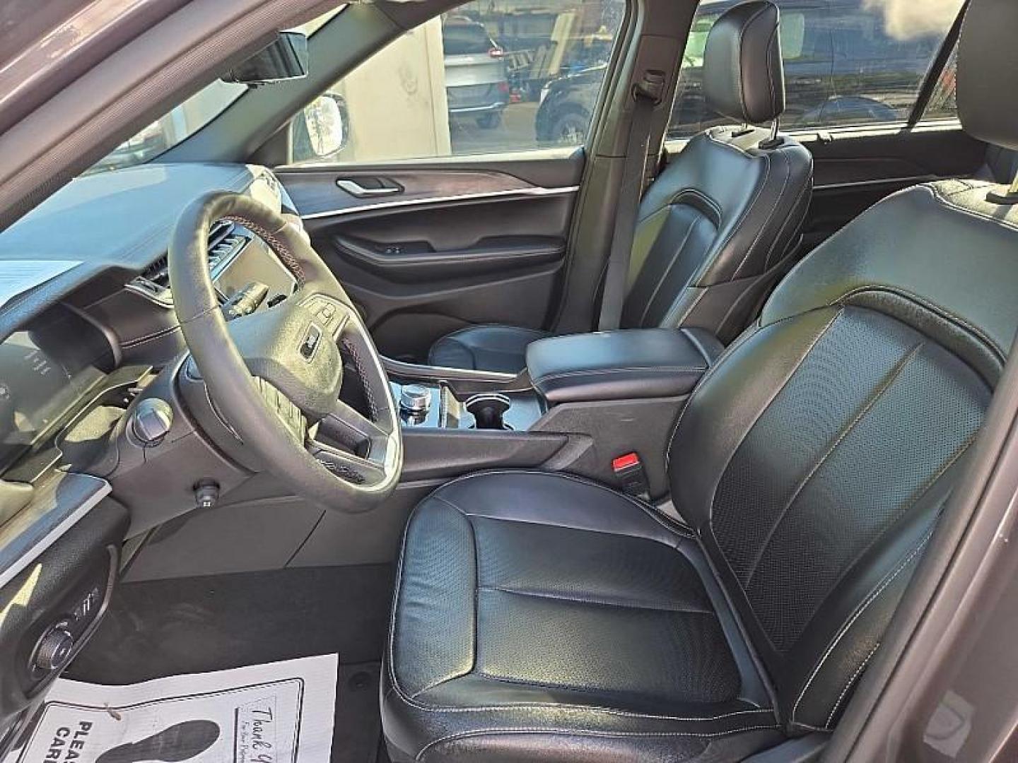 2024 BLACK /BLACK Jeep Grand Cherokee L Limited 4WD (1C4RJKBG6R8) with an 3.6L V6 DOHC 24V engine, 8A transmission, located at 3304 Woodville Road, Northwood, OH, 43619, (419) 210-8019, 41.612694, -83.480743 - Photo#9