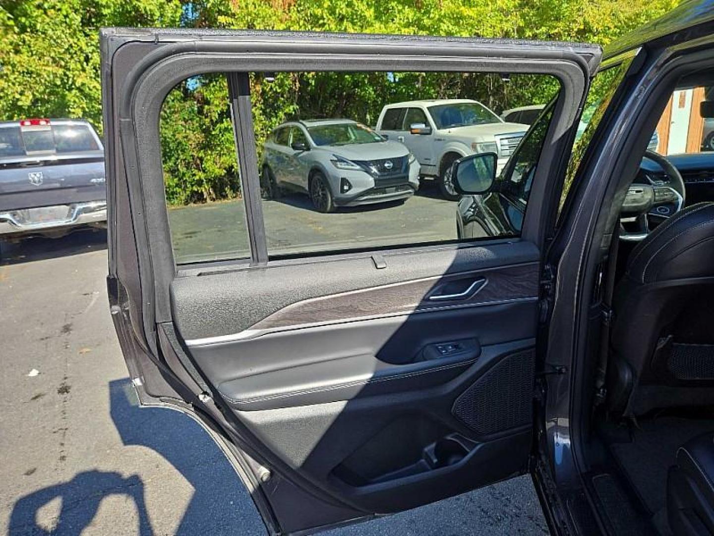 2024 BLACK /BLACK Jeep Grand Cherokee L Limited 4WD (1C4RJKBG6R8) with an 3.6L V6 DOHC 24V engine, 8A transmission, located at 3304 Woodville Road, Northwood, OH, 43619, (419) 210-8019, 41.612694, -83.480743 - Photo#10