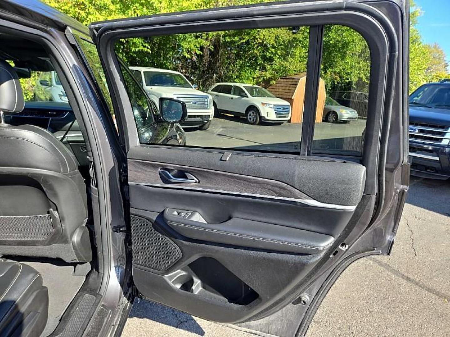 2024 BLACK /BLACK Jeep Grand Cherokee L Limited 4WD (1C4RJKBG6R8) with an 3.6L V6 DOHC 24V engine, 8A transmission, located at 3304 Woodville Road, Northwood, OH, 43619, (419) 210-8019, 41.612694, -83.480743 - Photo#14