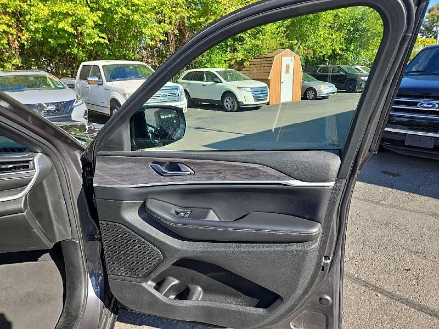 2024 BLACK /BLACK Jeep Grand Cherokee L Limited 4WD (1C4RJKBG6R8) with an 3.6L V6 DOHC 24V engine, 8A transmission, located at 3304 Woodville Road, Northwood, OH, 43619, (419) 210-8019, 41.612694, -83.480743 - Photo#17