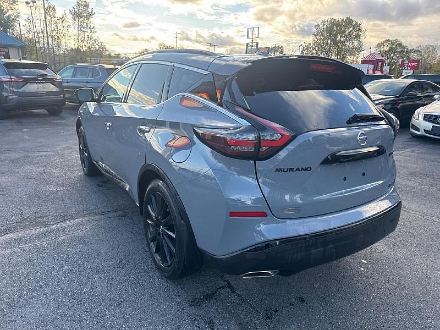 2021 GRAY /BLACK Nissan Murano SL AWD (5N1AZ2CS3MC) with an 3.5L V6 DOHC 24V engine, CVT transmission, located at 3304 Woodville Road, Northwood, OH, 43619, (419) 210-8019, 41.612694, -83.480743 - Photo#2