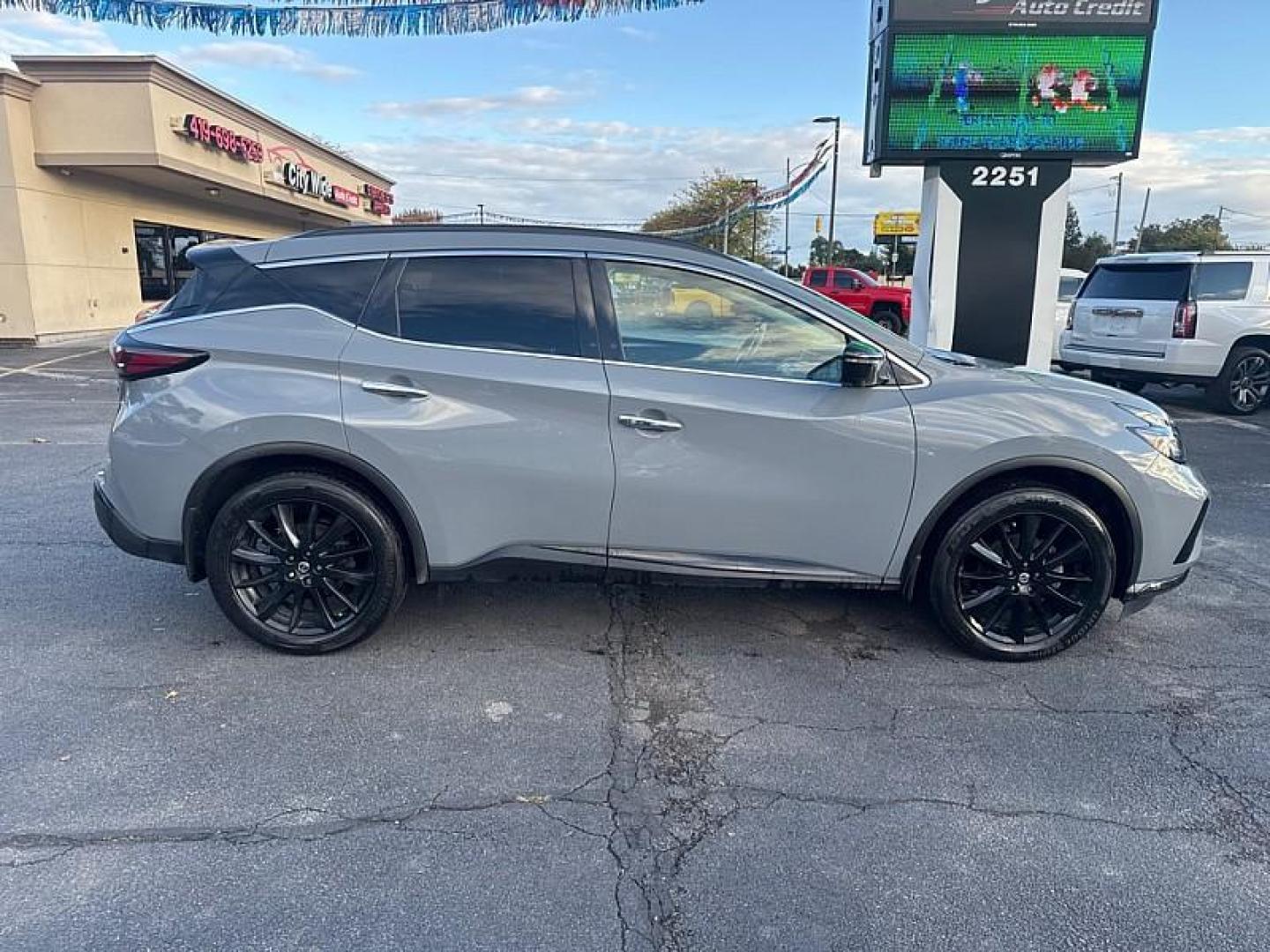 2021 GRAY /BLACK Nissan Murano SL AWD (5N1AZ2CS3MC) with an 3.5L V6 DOHC 24V engine, CVT transmission, located at 3304 Woodville Road, Northwood, OH, 43619, (419) 210-8019, 41.612694, -83.480743 - Photo#5