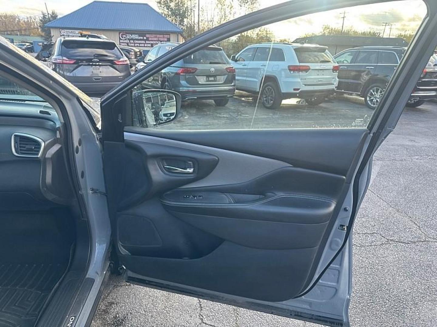 2021 GRAY /BLACK Nissan Murano SL AWD (5N1AZ2CS3MC) with an 3.5L V6 DOHC 24V engine, CVT transmission, located at 3304 Woodville Road, Northwood, OH, 43619, (419) 210-8019, 41.612694, -83.480743 - Photo#15