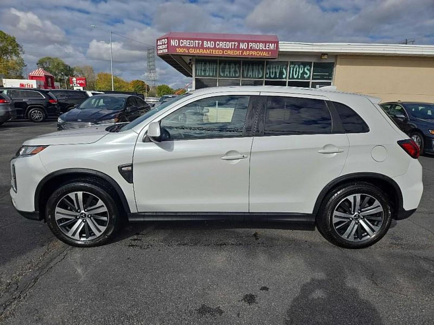 2020 WHITE /BLACK Mitsubishi Outlander Sport 2.0 ES CVT (JA4AP3AU8LU) with an 2.0L L4 DOHC 16V engine, CVT transmission, located at 3304 Woodville Road, Northwood, OH, 43619, (419) 210-8019, 41.612694, -83.480743 - Your #1 Destination for Auto Loans and mdash;No Matter Your Credit!At our dealership, we believe everyone deserves the opportunity to drive their dream car and mdash;whether you have good credit, bad credit, or no credit at all. With a wide selection of hundreds of cars, trucks, and SUVs, you'll fin - Photo#1
