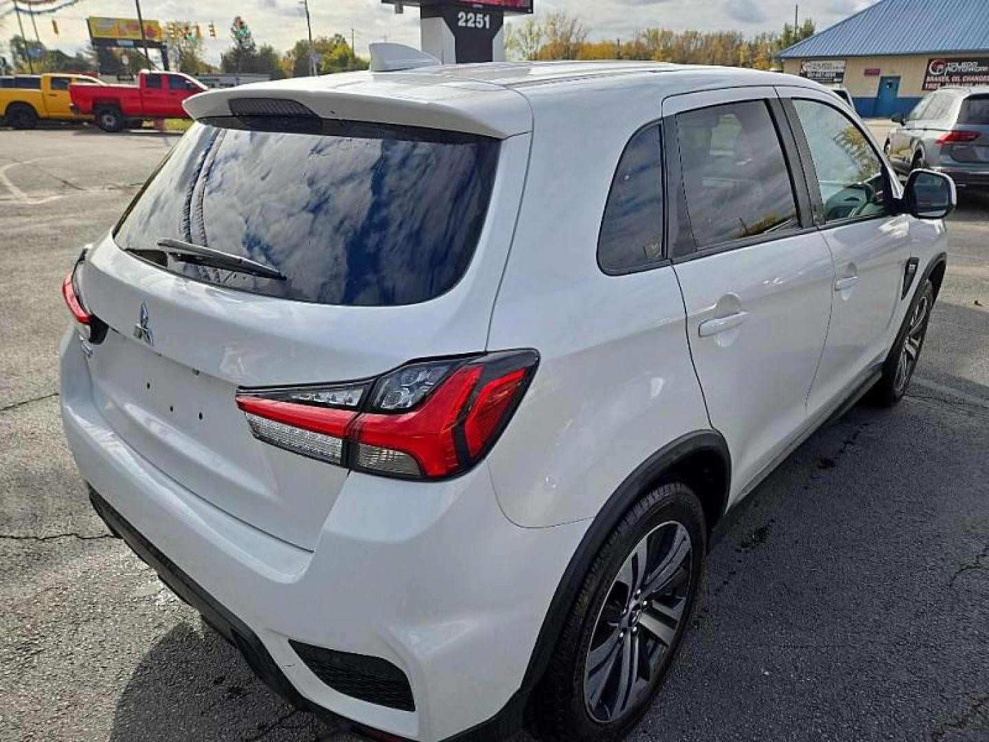 2020 WHITE /BLACK Mitsubishi Outlander Sport 2.0 ES CVT (JA4AP3AU8LU) with an 2.0L L4 DOHC 16V engine, CVT transmission, located at 3304 Woodville Road, Northwood, OH, 43619, (419) 210-8019, 41.612694, -83.480743 - Your #1 Destination for Auto Loans and mdash;No Matter Your Credit!At our dealership, we believe everyone deserves the opportunity to drive their dream car and mdash;whether you have good credit, bad credit, or no credit at all. With a wide selection of hundreds of cars, trucks, and SUVs, you'll fin - Photo#4