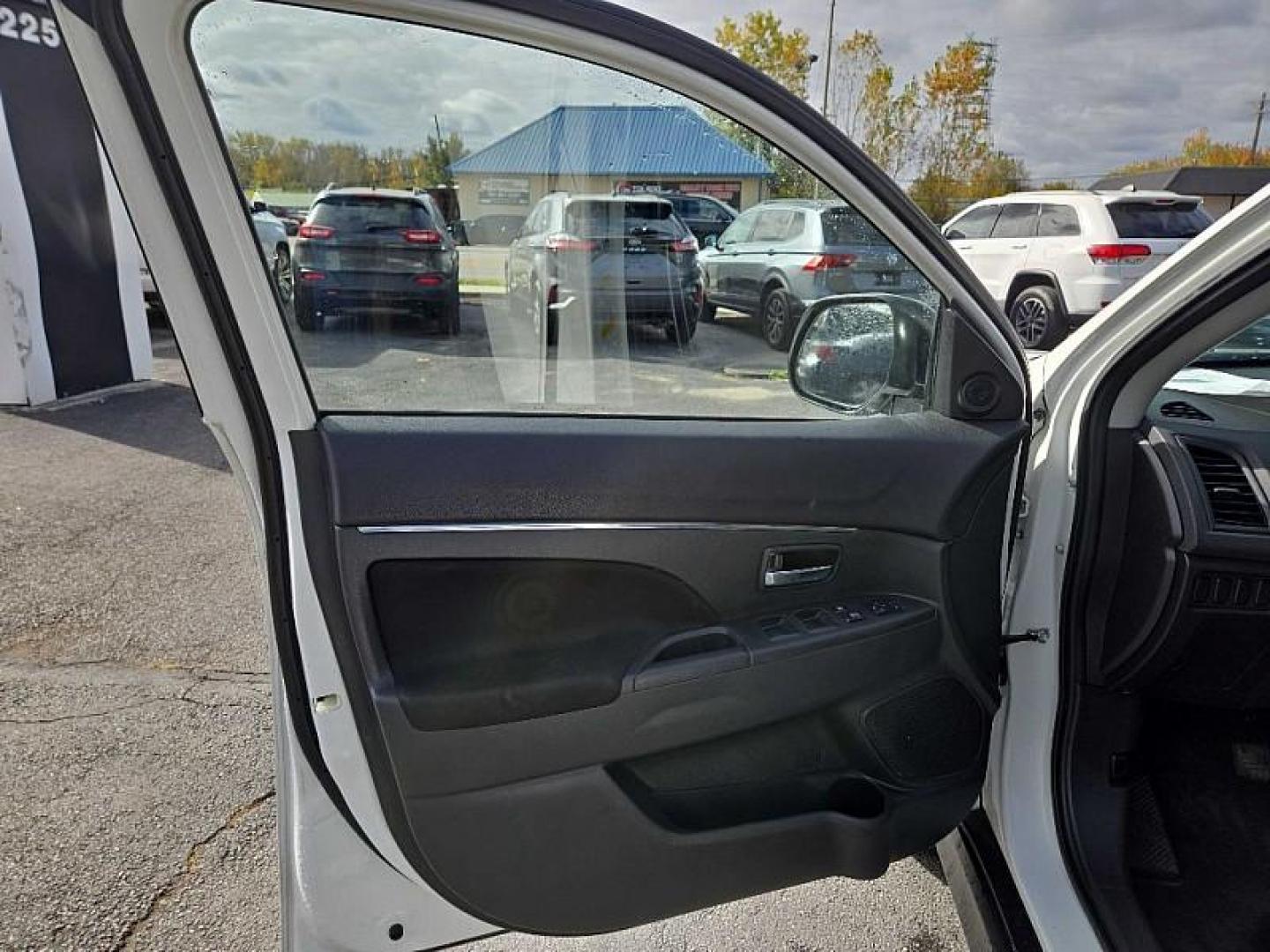 2020 WHITE /BLACK Mitsubishi Outlander Sport 2.0 ES CVT (JA4AP3AU8LU) with an 2.0L L4 DOHC 16V engine, CVT transmission, located at 3304 Woodville Road, Northwood, OH, 43619, (419) 210-8019, 41.612694, -83.480743 - Your #1 Destination for Auto Loans and mdash;No Matter Your Credit!At our dealership, we believe everyone deserves the opportunity to drive their dream car and mdash;whether you have good credit, bad credit, or no credit at all. With a wide selection of hundreds of cars, trucks, and SUVs, you'll fin - Photo#8