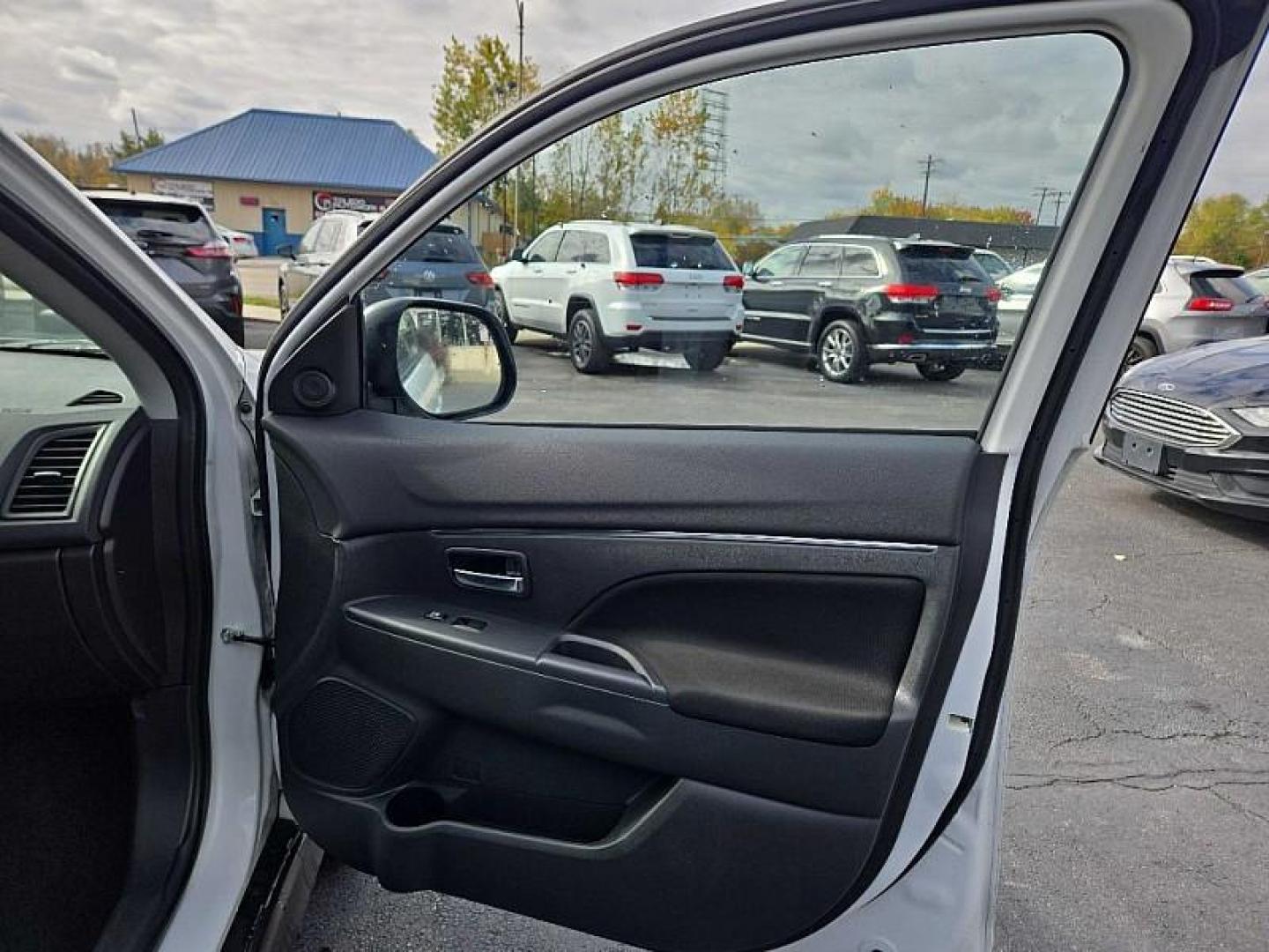 2020 WHITE /BLACK Mitsubishi Outlander Sport 2.0 ES CVT (JA4AP3AU8LU) with an 2.0L L4 DOHC 16V engine, CVT transmission, located at 3304 Woodville Road, Northwood, OH, 43619, (419) 210-8019, 41.612694, -83.480743 - Your #1 Destination for Auto Loans and mdash;No Matter Your Credit!At our dealership, we believe everyone deserves the opportunity to drive their dream car and mdash;whether you have good credit, bad credit, or no credit at all. With a wide selection of hundreds of cars, trucks, and SUVs, you'll fin - Photo#14