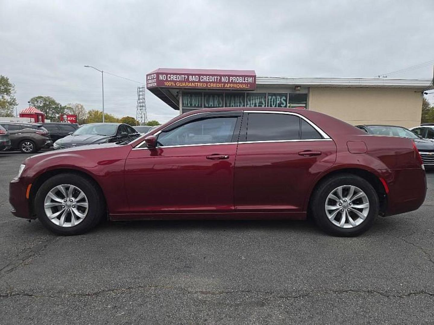 2019 RED /BLACK Chrysler 300 Touring (2C3CCAAG2KH) with an 3.6L V6 SOHC 24V engine, 8A transmission, located at 3304 Woodville Road, Northwood, OH, 43619, (419) 210-8019, 41.612694, -83.480743 - Photo#1