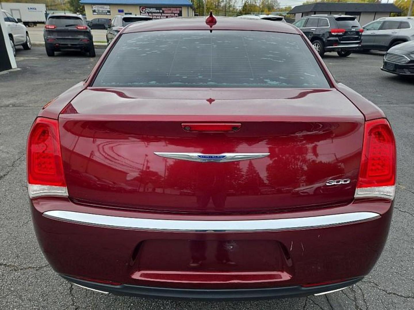 2019 RED /BLACK Chrysler 300 Touring (2C3CCAAG2KH) with an 3.6L V6 SOHC 24V engine, 8A transmission, located at 3304 Woodville Road, Northwood, OH, 43619, (419) 210-8019, 41.612694, -83.480743 - Photo#3