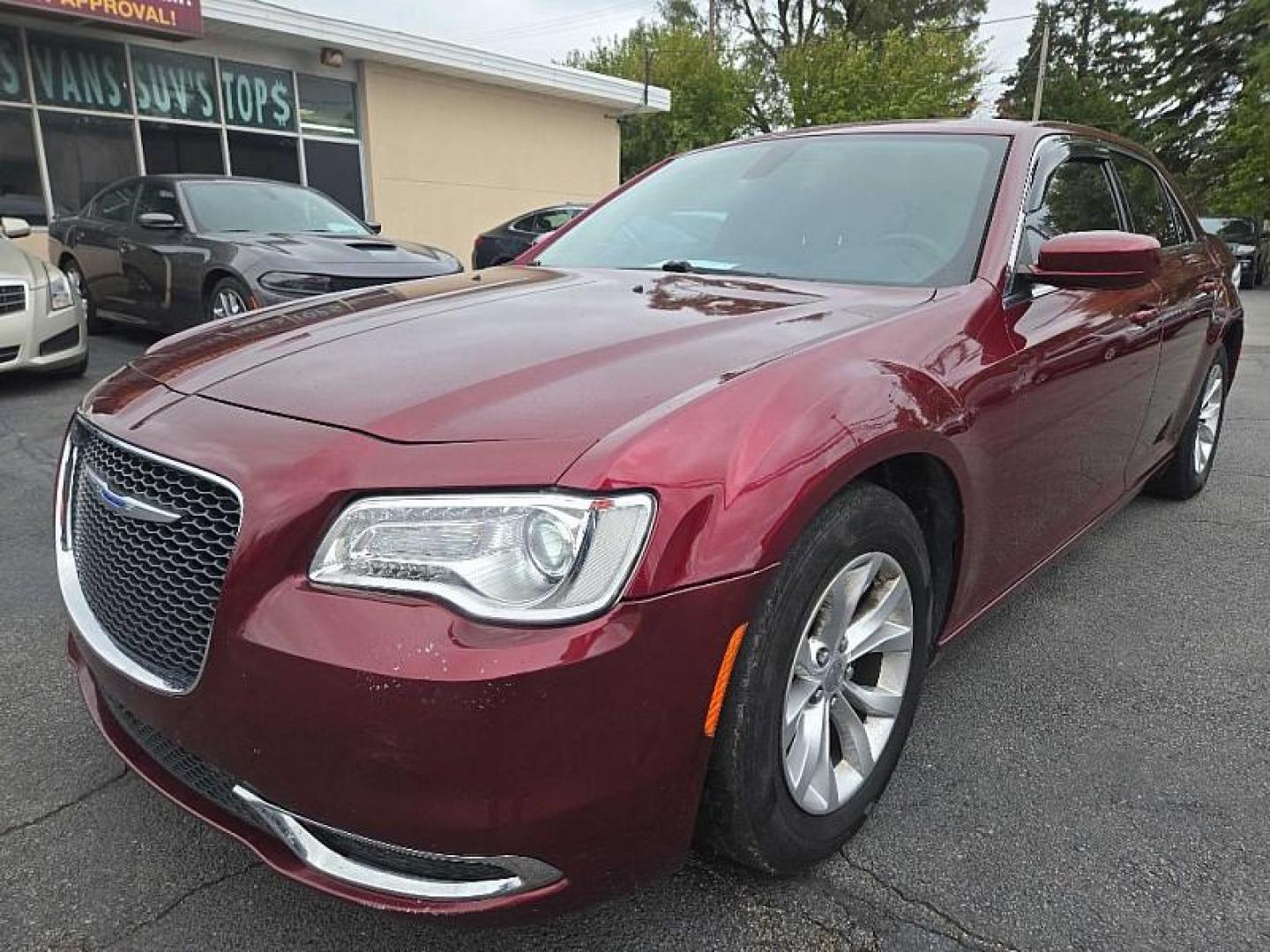 2019 RED /BLACK Chrysler 300 Touring (2C3CCAAG2KH) with an 3.6L V6 SOHC 24V engine, 8A transmission, located at 3304 Woodville Road, Northwood, OH, 43619, (419) 210-8019, 41.612694, -83.480743 - Photo#0
