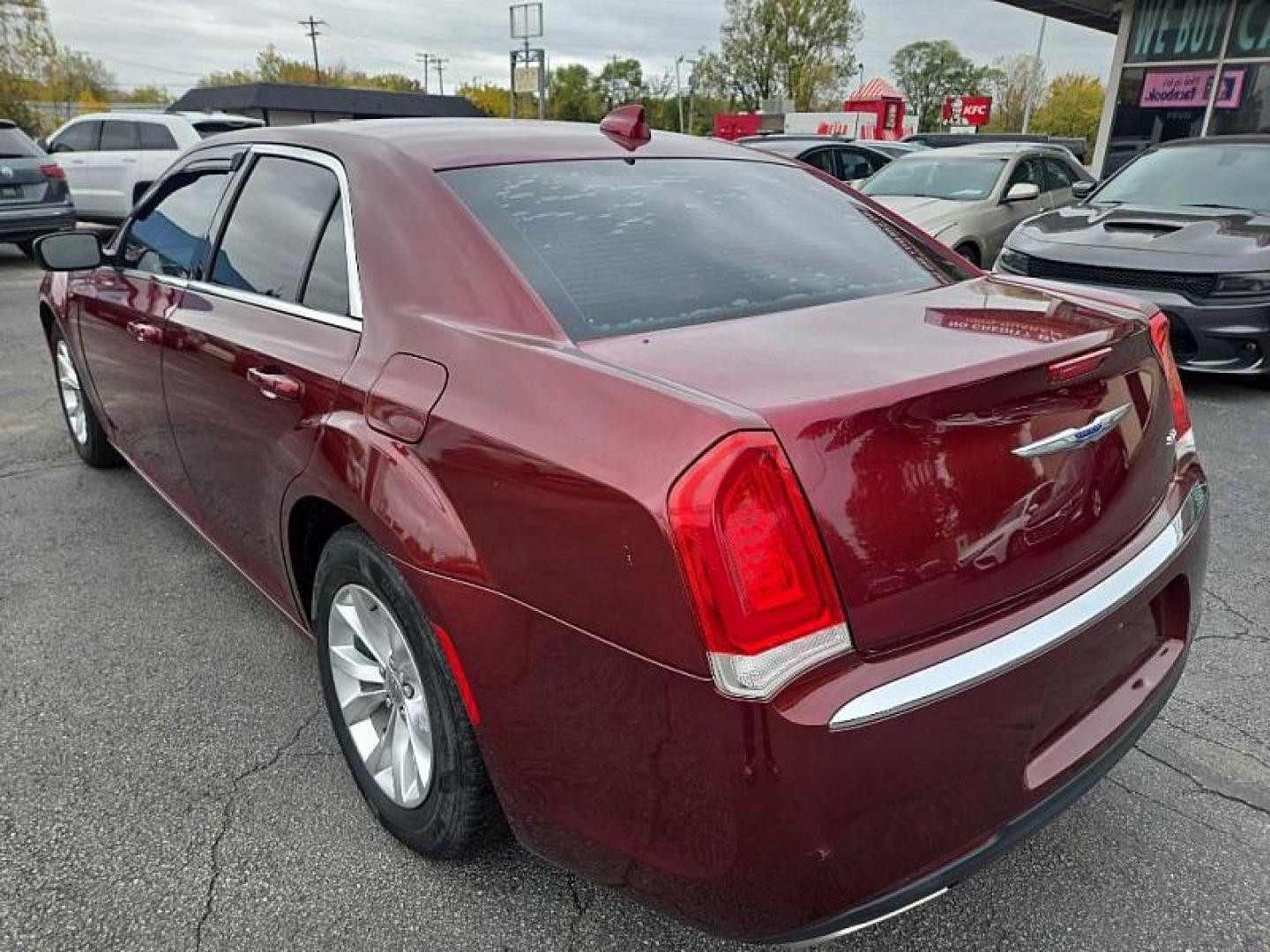 2019 RED /BLACK Chrysler 300 Touring (2C3CCAAG2KH) with an 3.6L V6 SOHC 24V engine, 8A transmission, located at 3304 Woodville Road, Northwood, OH, 43619, (419) 210-8019, 41.612694, -83.480743 - Photo#2