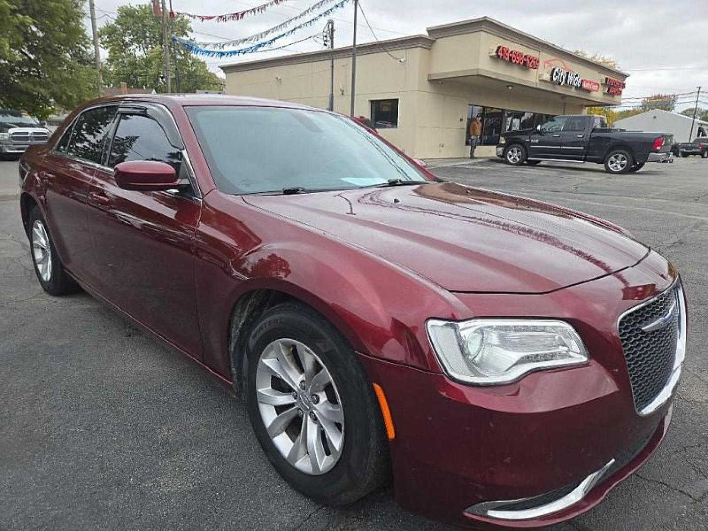 2019 RED /BLACK Chrysler 300 Touring (2C3CCAAG2KH) with an 3.6L V6 SOHC 24V engine, 8A transmission, located at 3304 Woodville Road, Northwood, OH, 43619, (419) 210-8019, 41.612694, -83.480743 - Photo#6