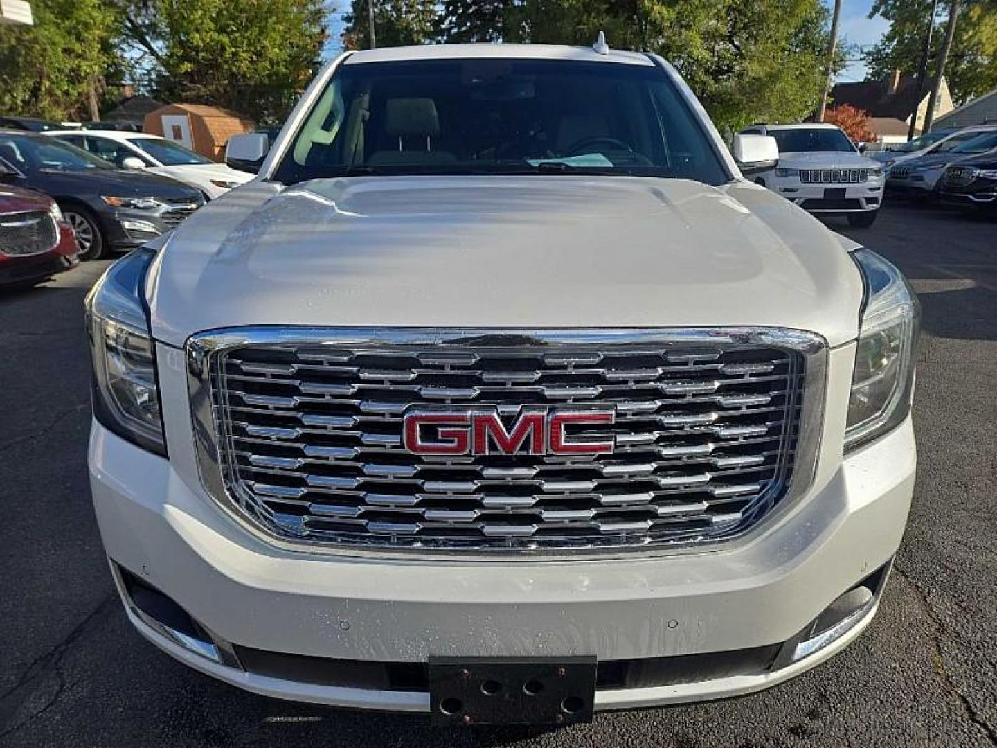 2018 WHITE /BEIGE GMC Yukon Denali 4WD (1GKS2CKJXJR) with an 6.2L V8 OHV 16V engine, 10A transmission, located at 3304 Woodville Road, Northwood, OH, 43619, (419) 210-8019, 41.612694, -83.480743 - Photo#7